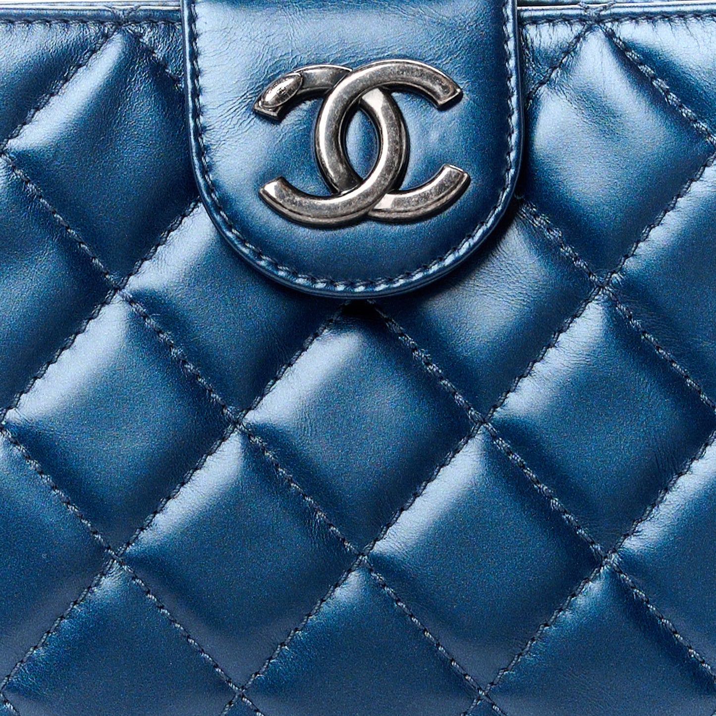 Glazed Calfskin Quilted Coco Pleats Clutch Navy