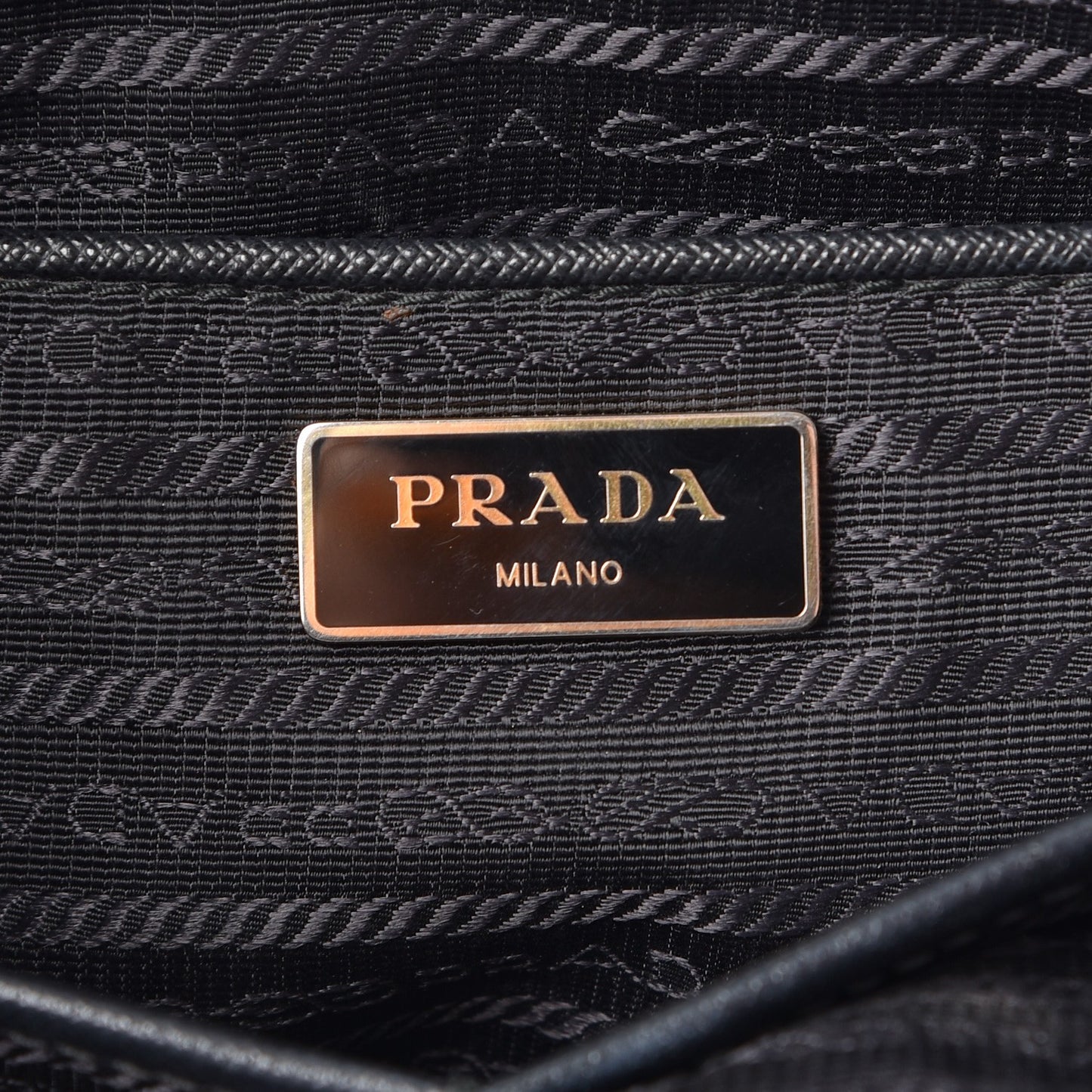 Saffiano Medium Galleria Double Zip Tote Black