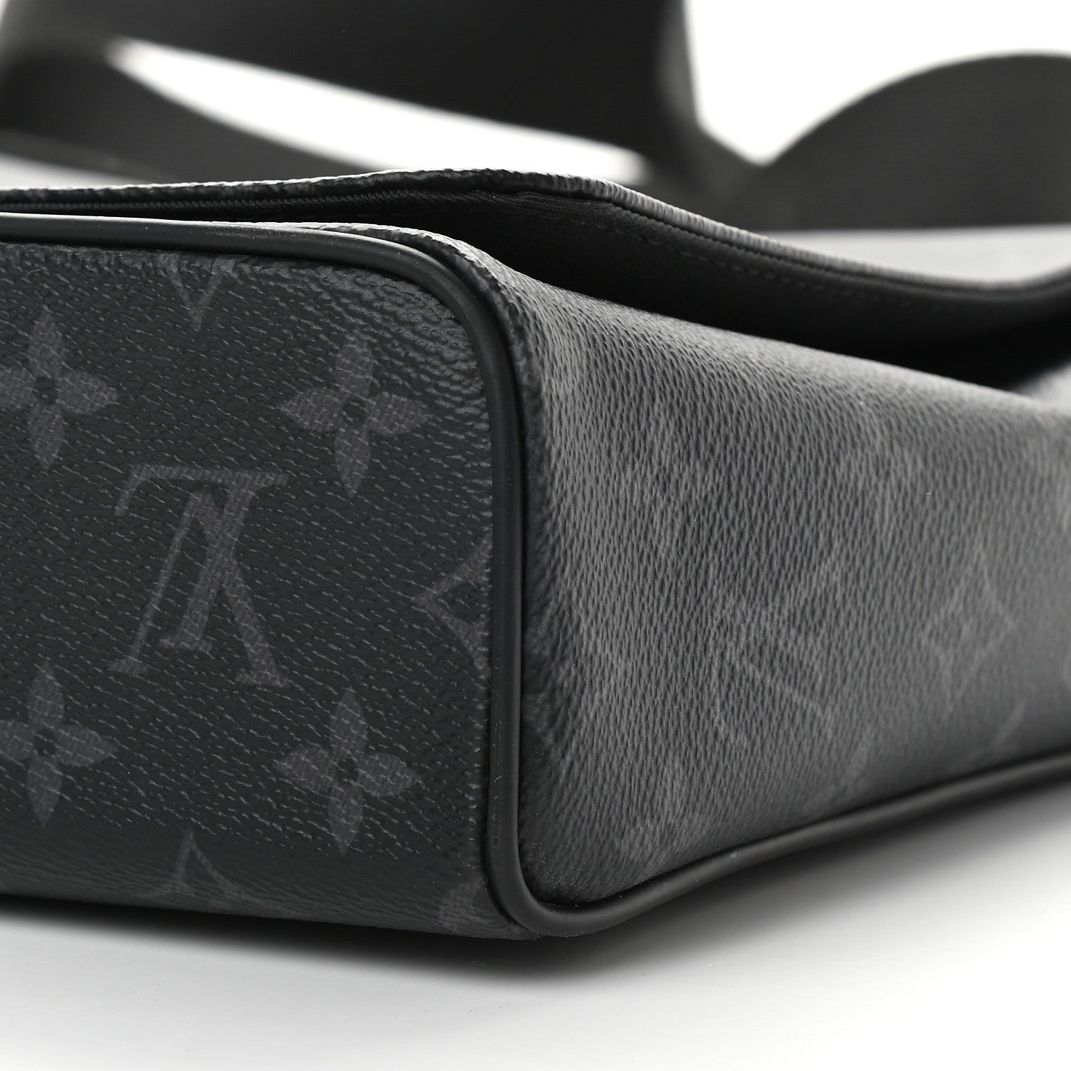 Louis Vuitton Monogram Eclipse District MM 8 of 8