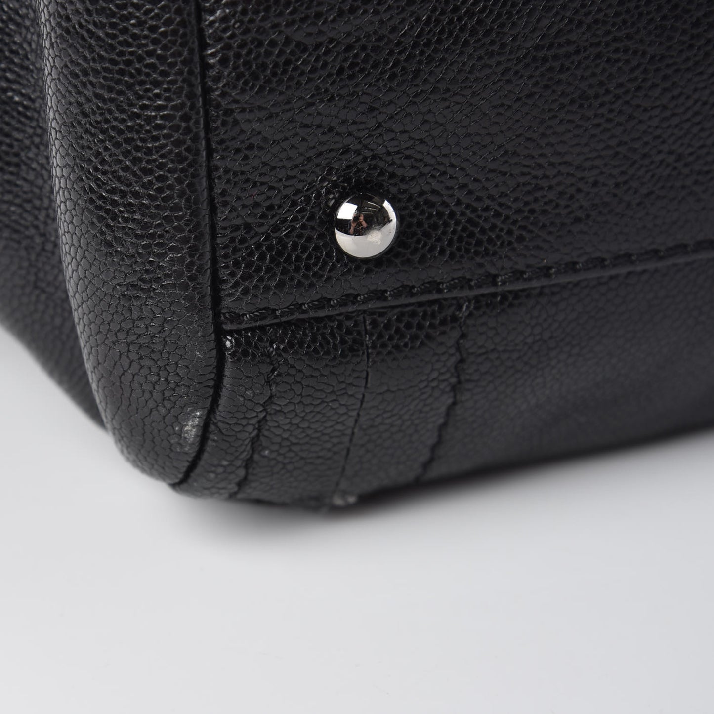 Glazed Caviar Modern Chain Tote Black