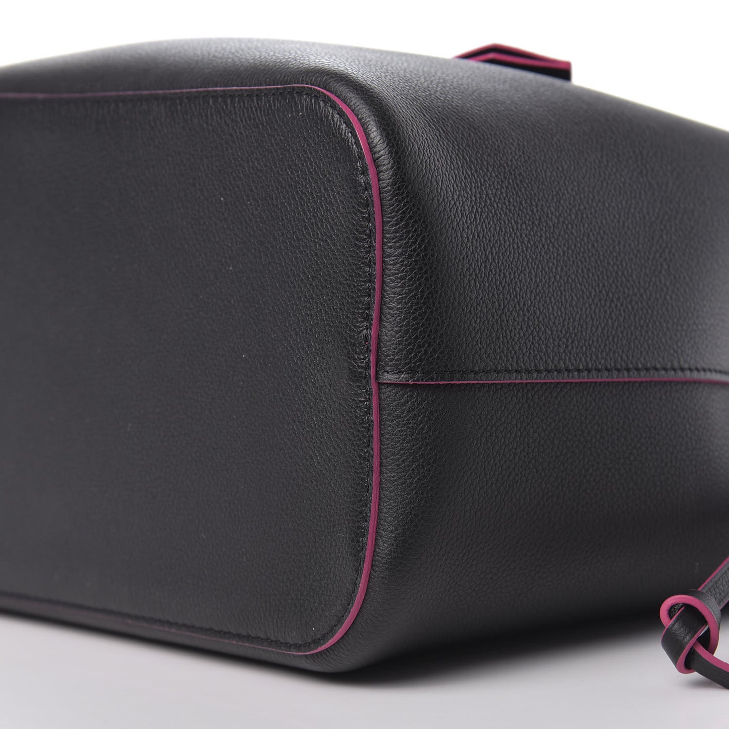 Calfskin Lockme Bucket Black