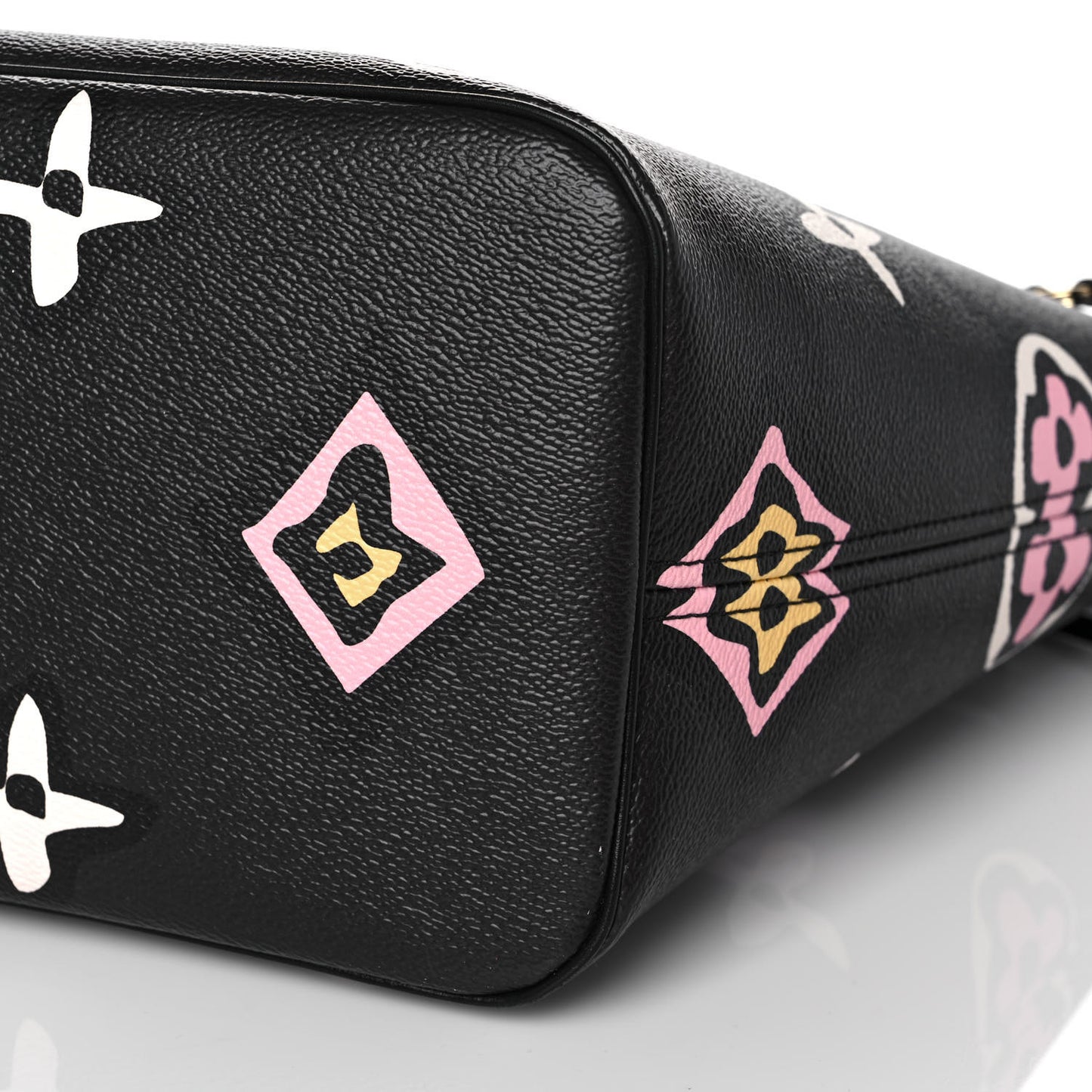 Monogram Giant Wild At Heart Neverfull MM Black
