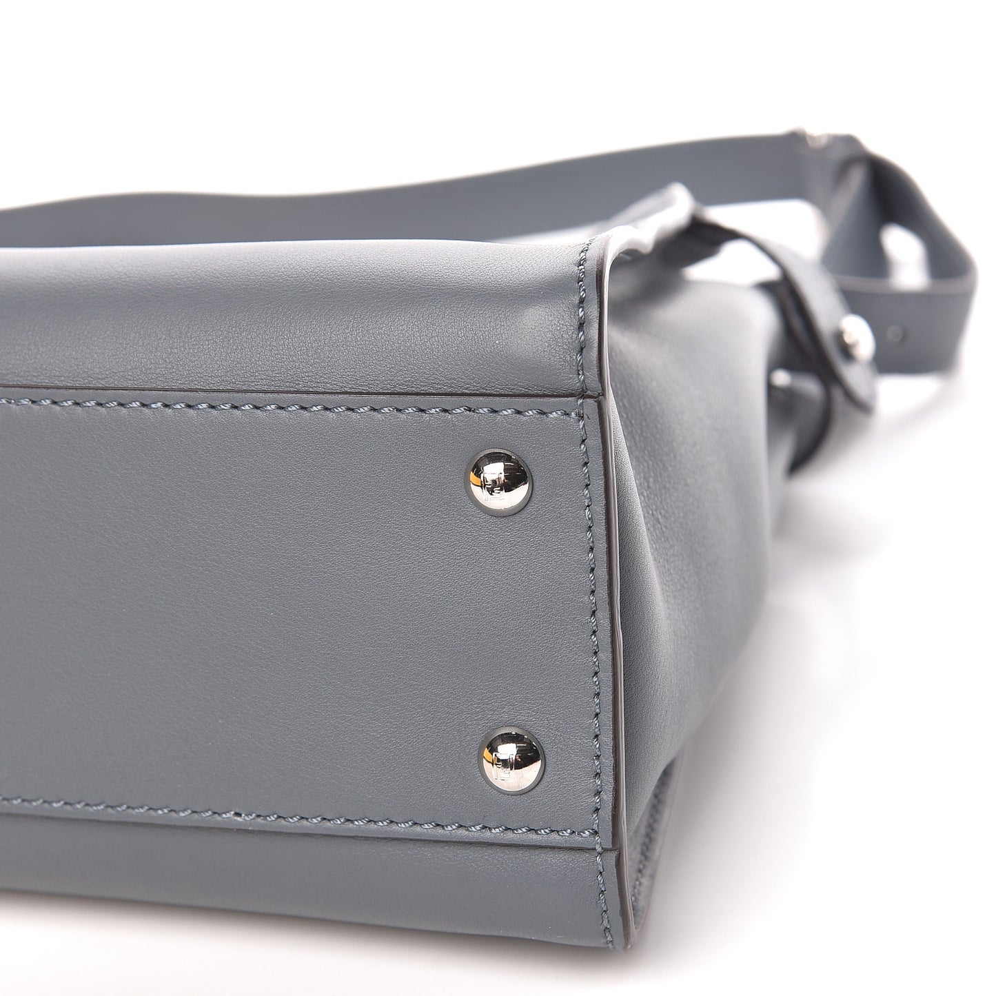 Vitello Seta Shiny Nappa Medium Peekaboo Iconic Satchel Tempesta Grigio Perla