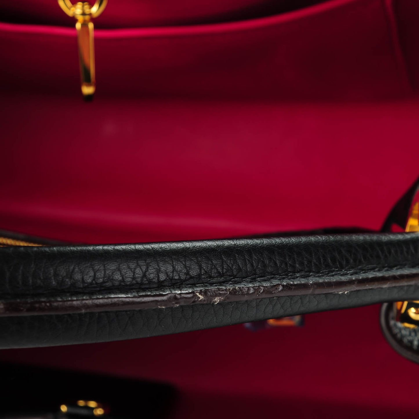 Taurillon Capucines MM Black