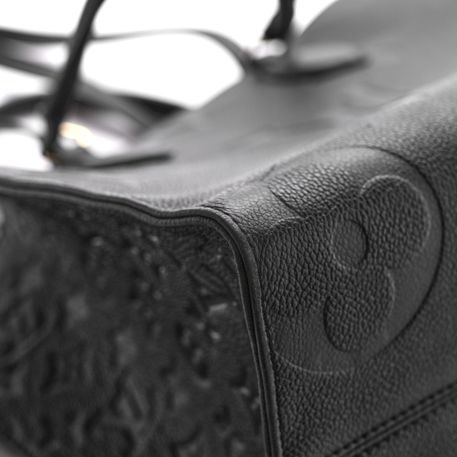 Louis Vuitton Empreinte Monogram Giant Onthego MM Black 7 of 14