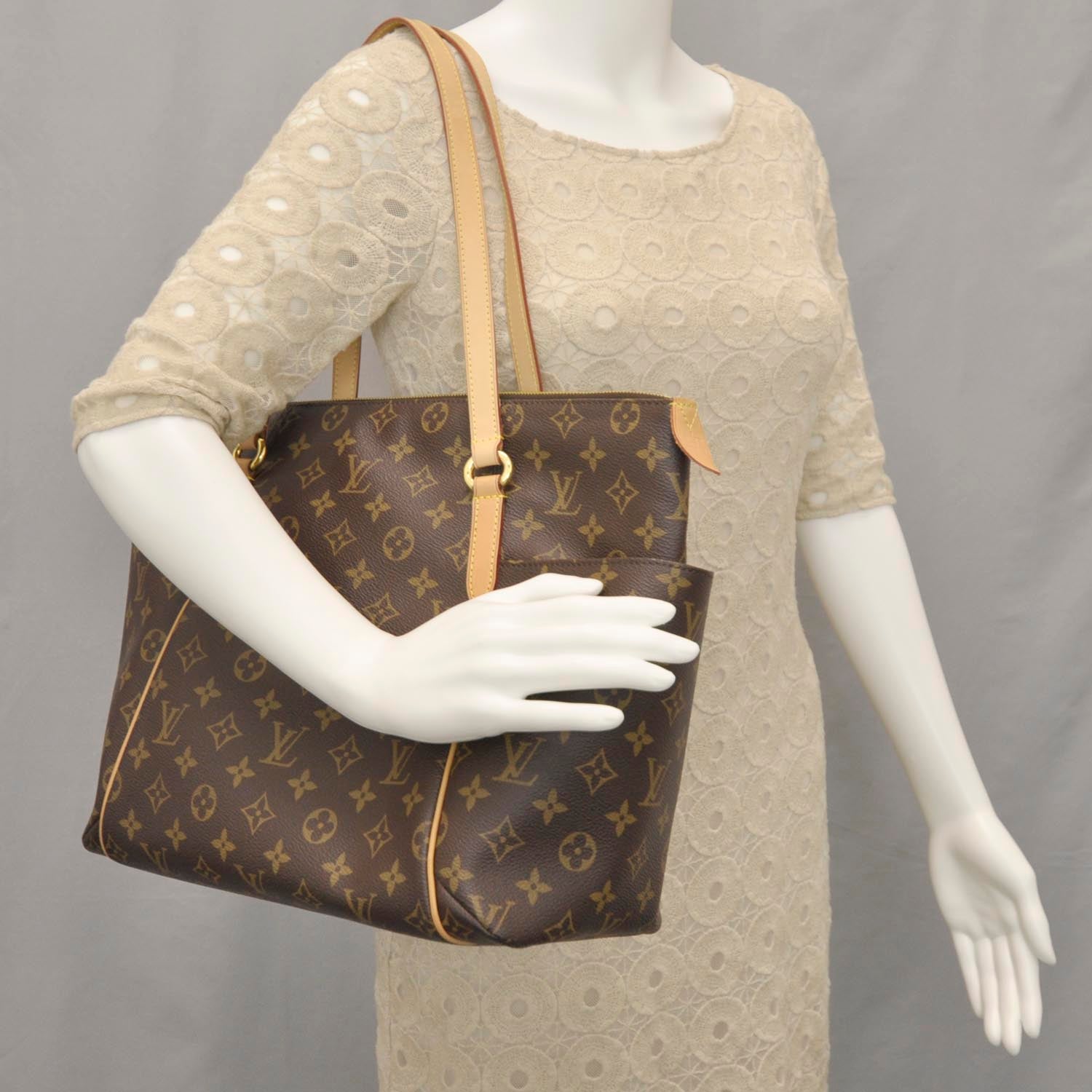 Louis Vuitton Monogram Totally MM 2 of 9