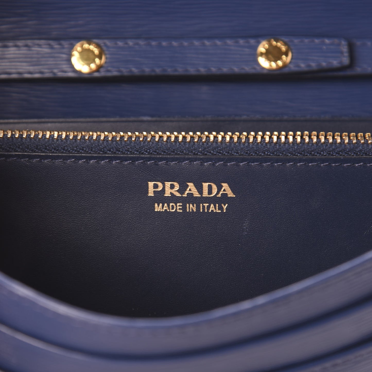 Saffiano Metal Oro Chain Wallet Bleuette