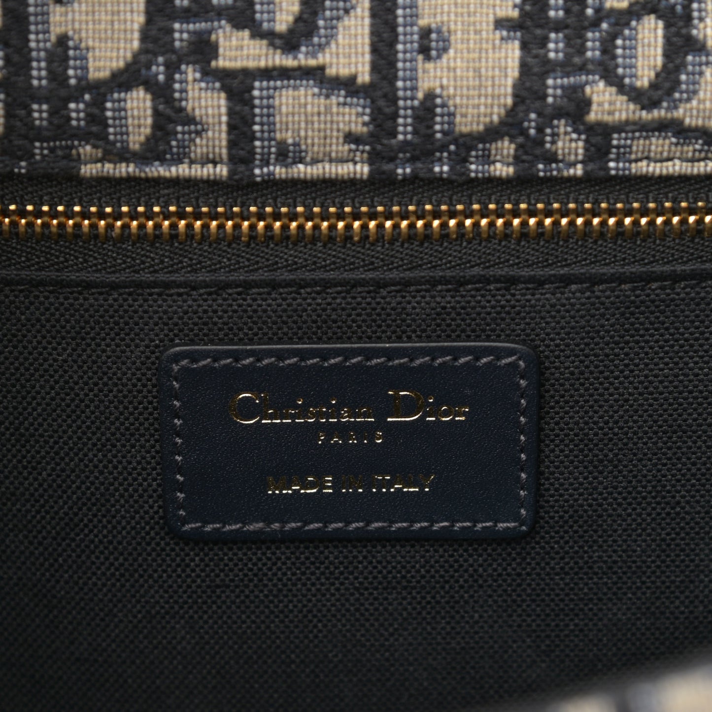 Oblique 30 Montaigne Chain Flap Bag Blue