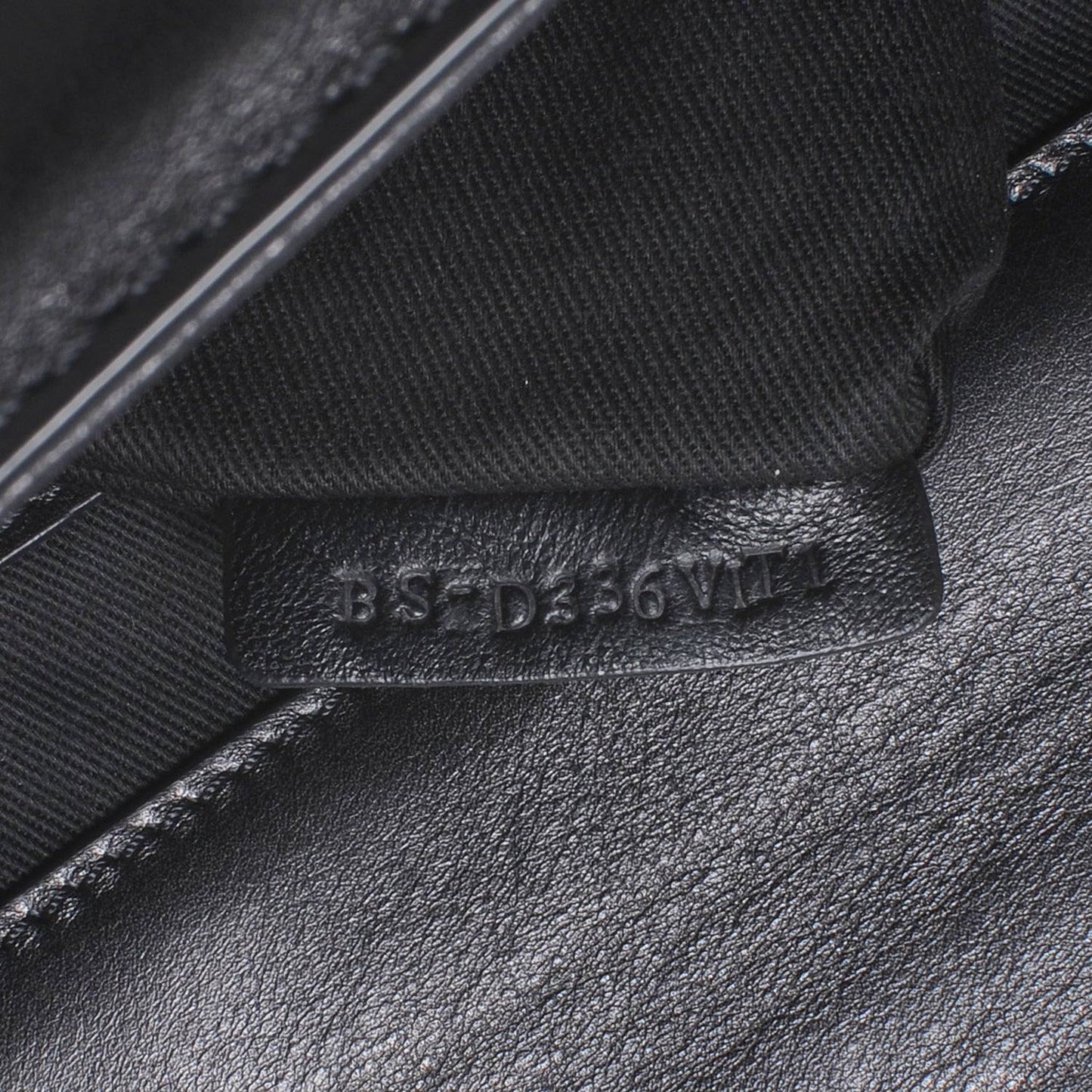 Vitello Large Glam Lock Rockstud Flap Black