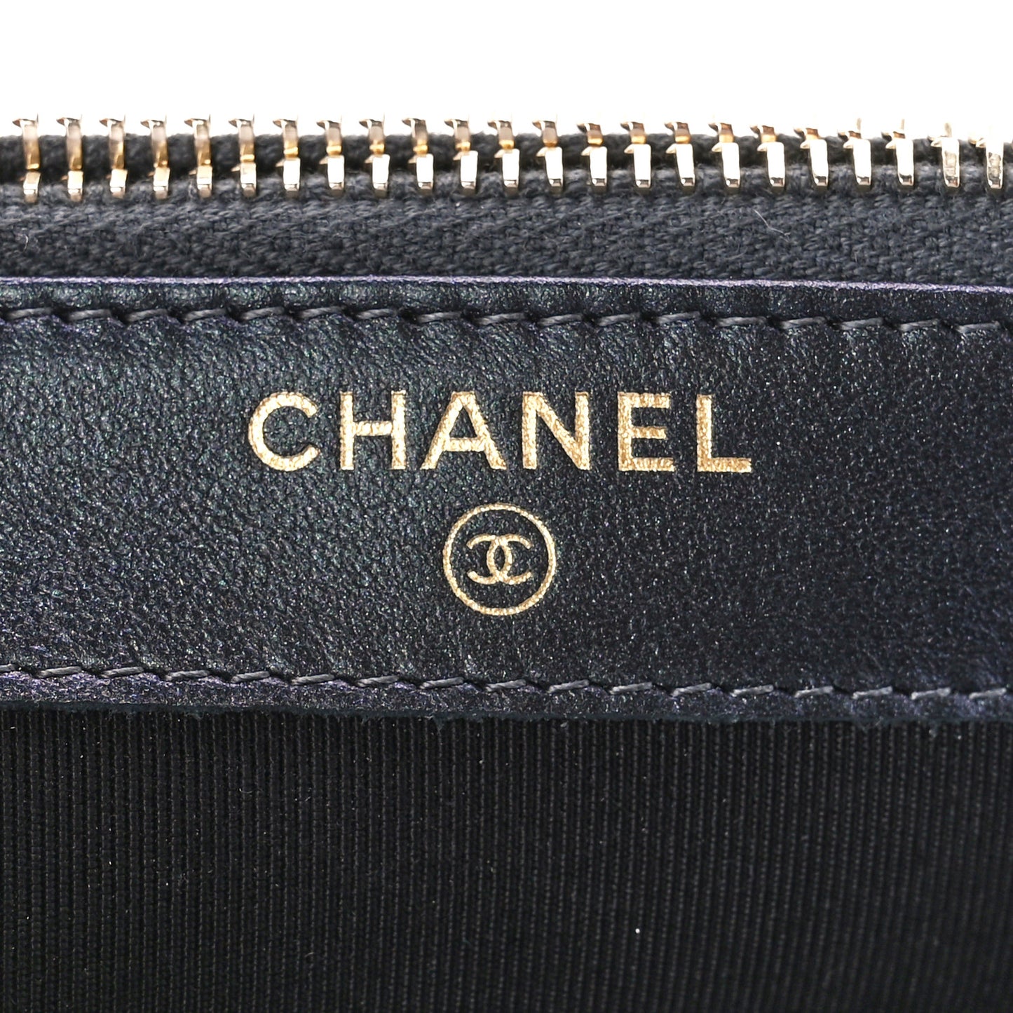 Iridescent Caviar Quilted Small Clutch With Chain Black