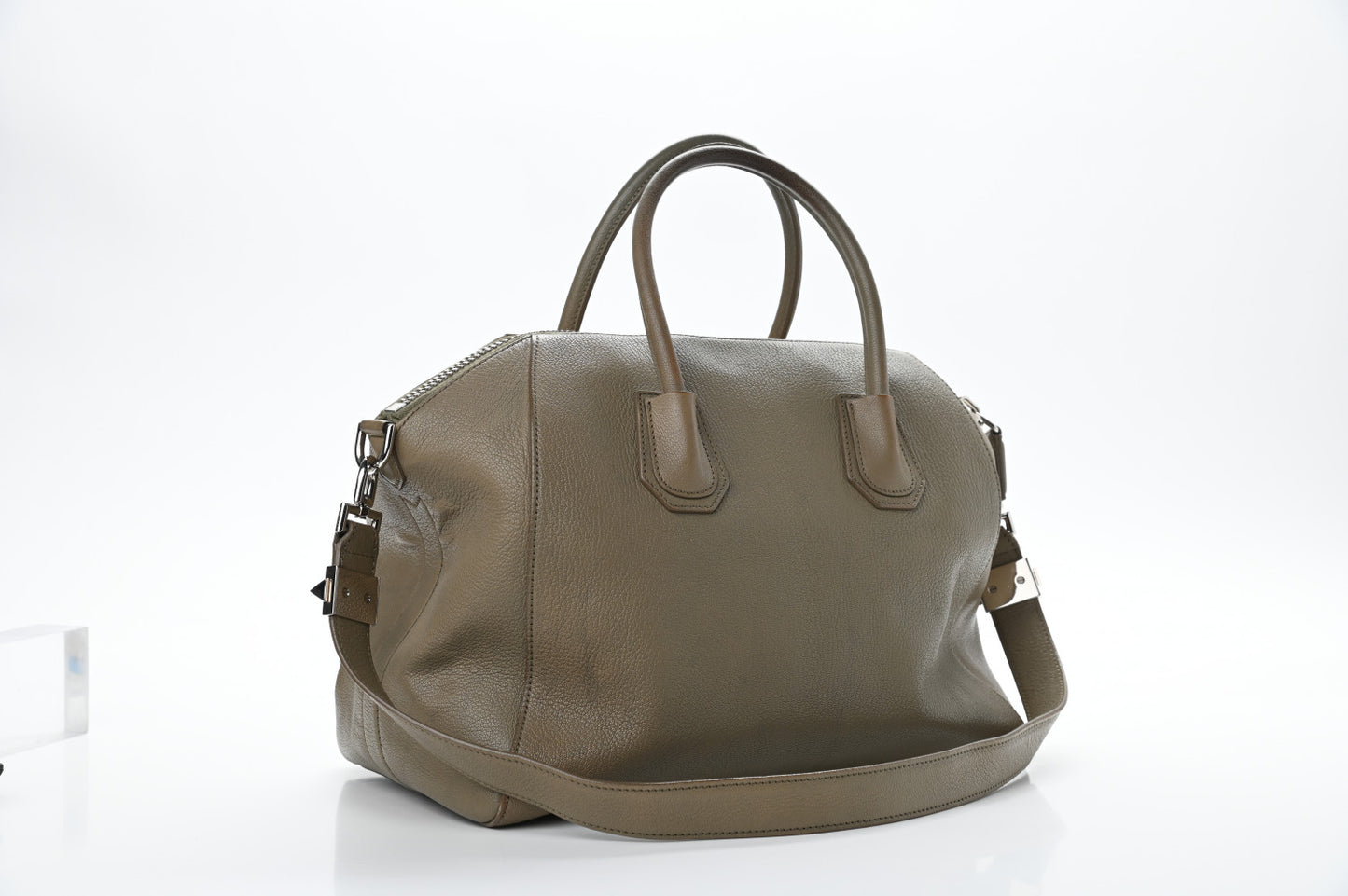 Sugar Goatskin Medium Antigona Sand