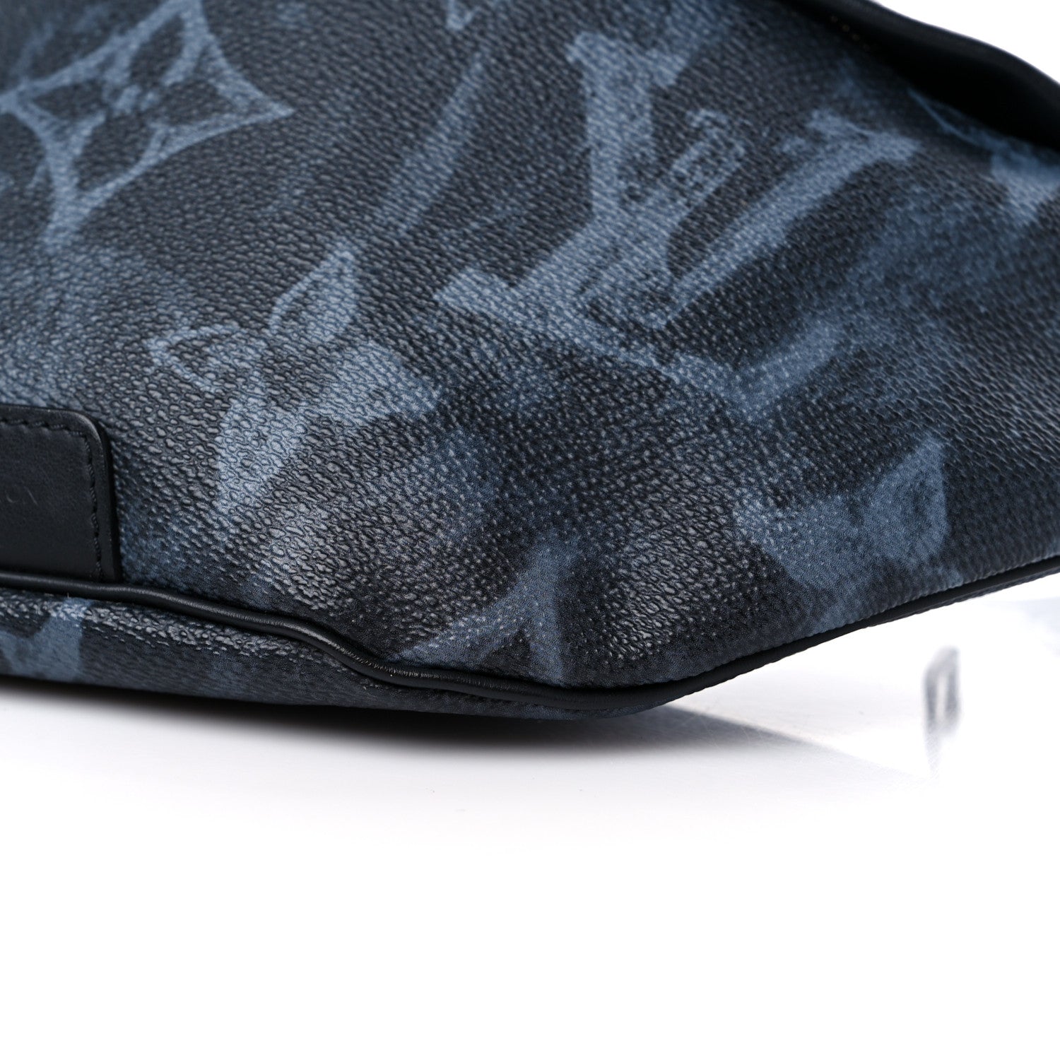 Louis Vuitton Monogram Pastel Discovery Bumbag Black 9 of 9