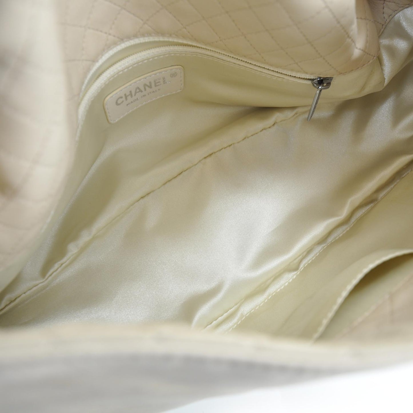 Lambskin Soft and Chain Large Flap Beige