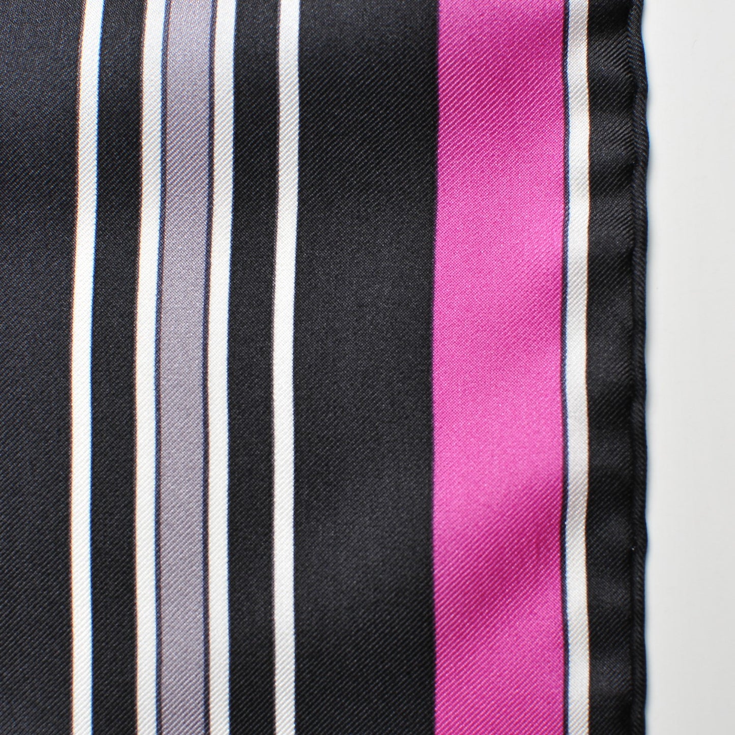 Silk Couvertures Et Tenues de Jour Scarf 140 Gris Perle Fuchsia Black
