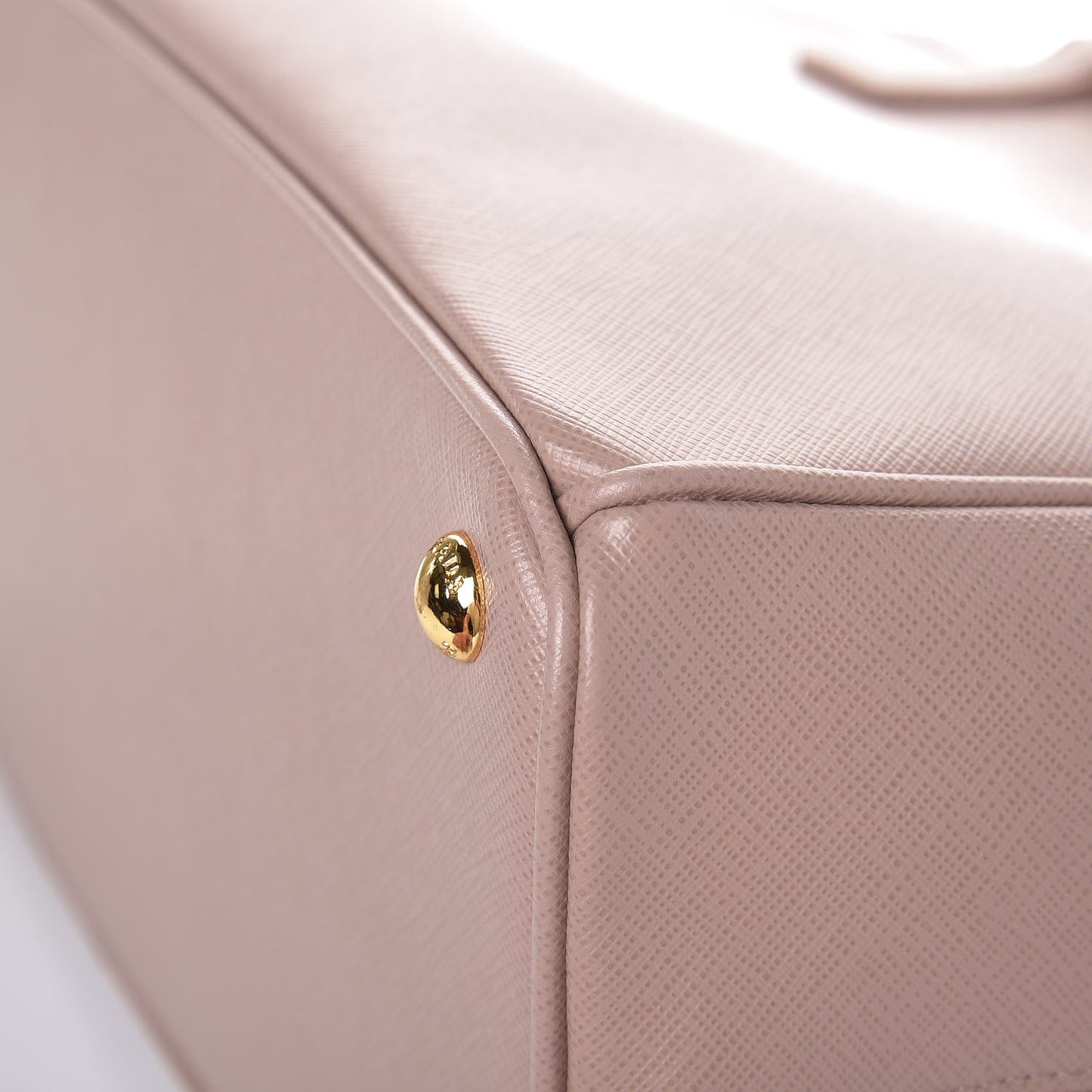 Saffiano Medium Galleria Double Zip Tote Cammeo