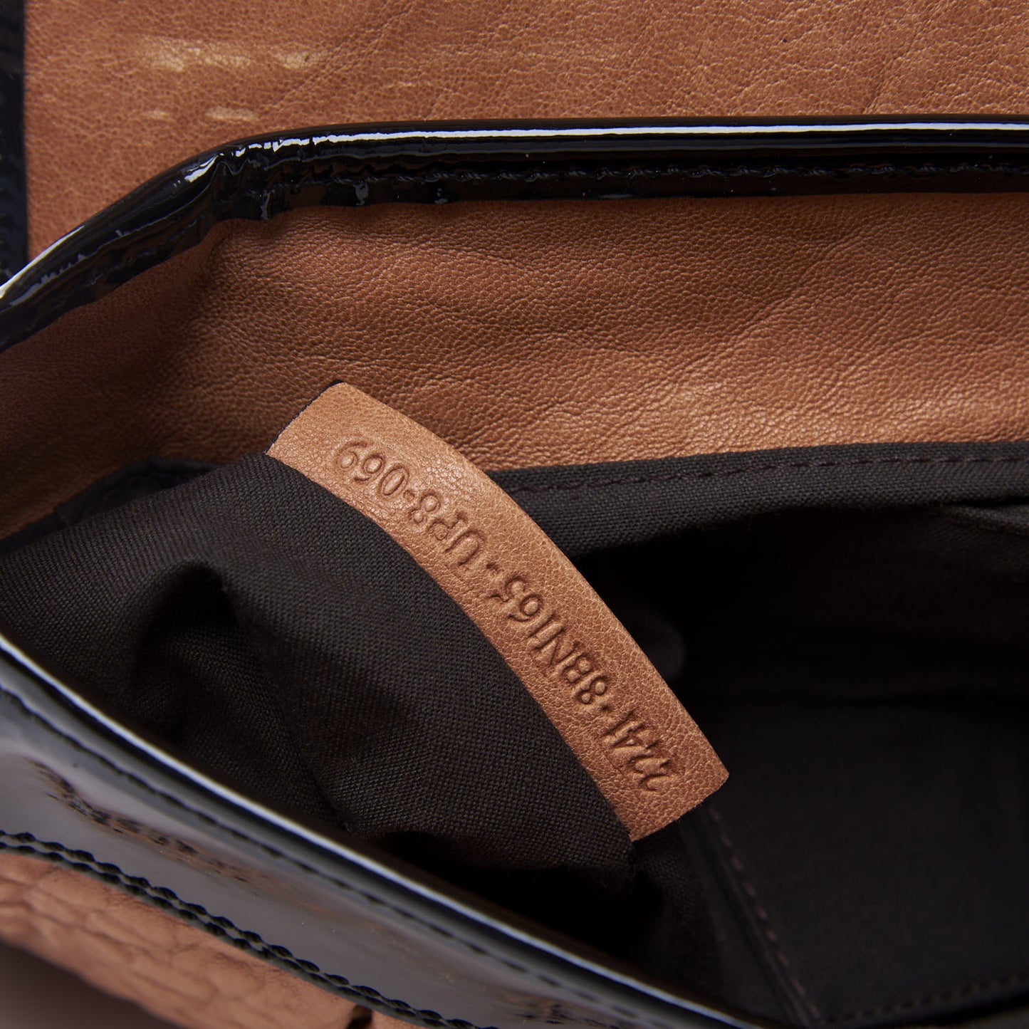 Nappa Patent B Bag Osso Black