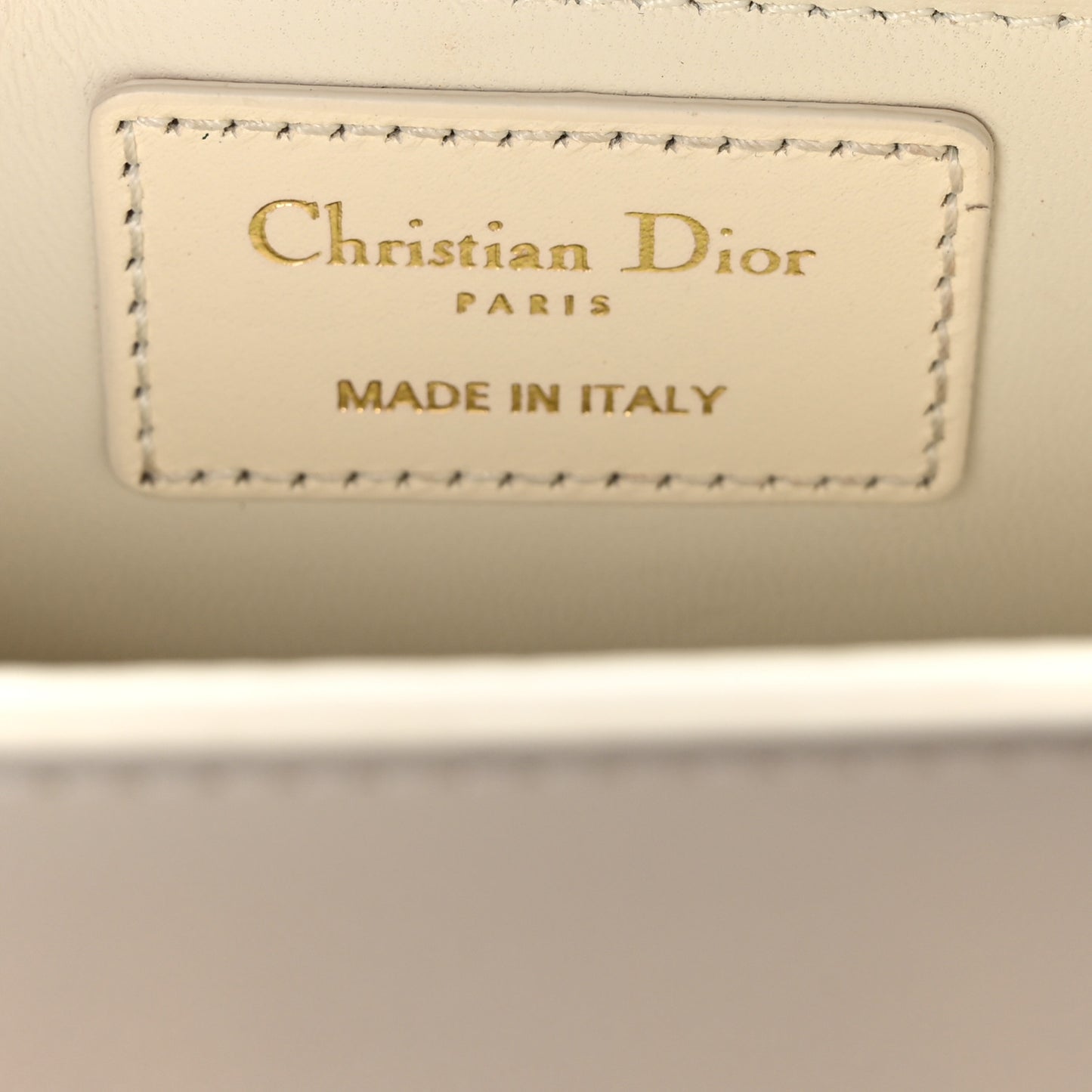 Box Calfskin 30 Montaigne Flap Bag Latte