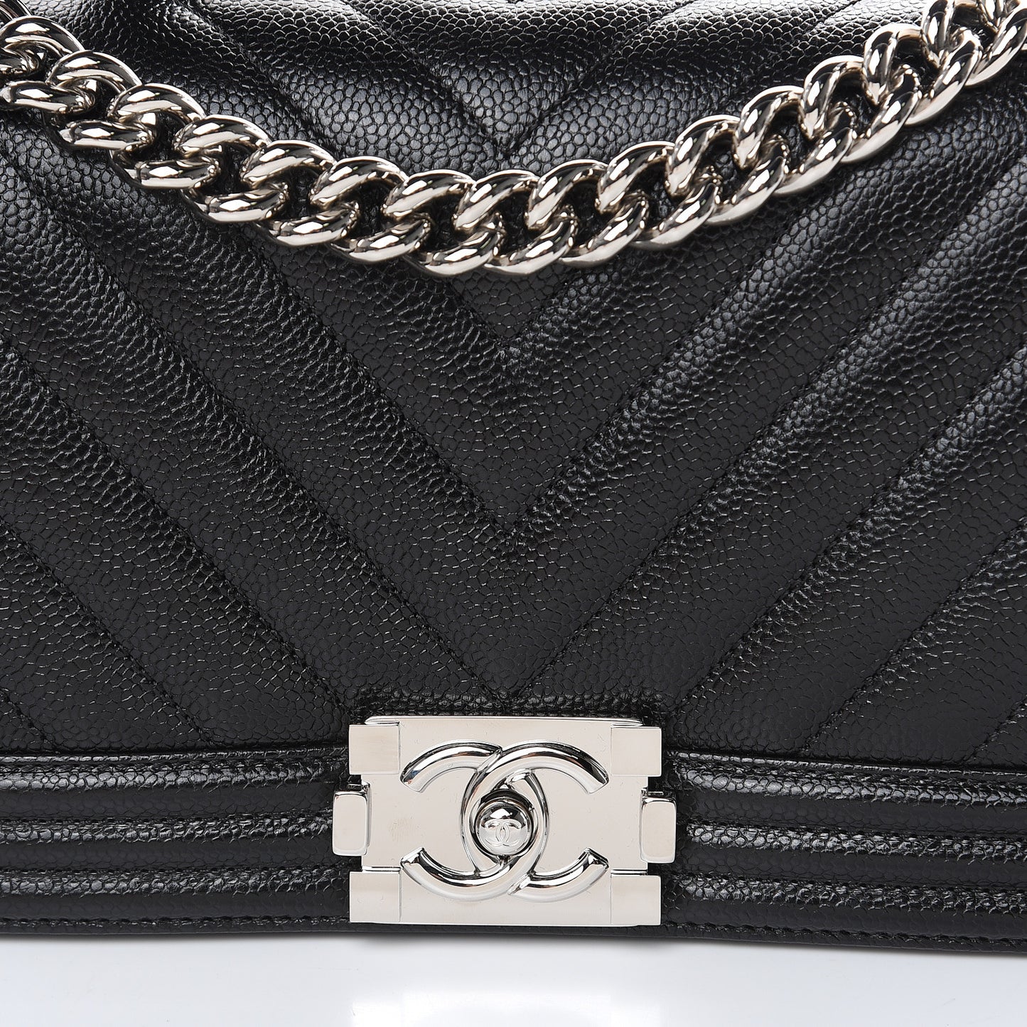 Caviar Chevron Quilted Medium Boy Flap Black