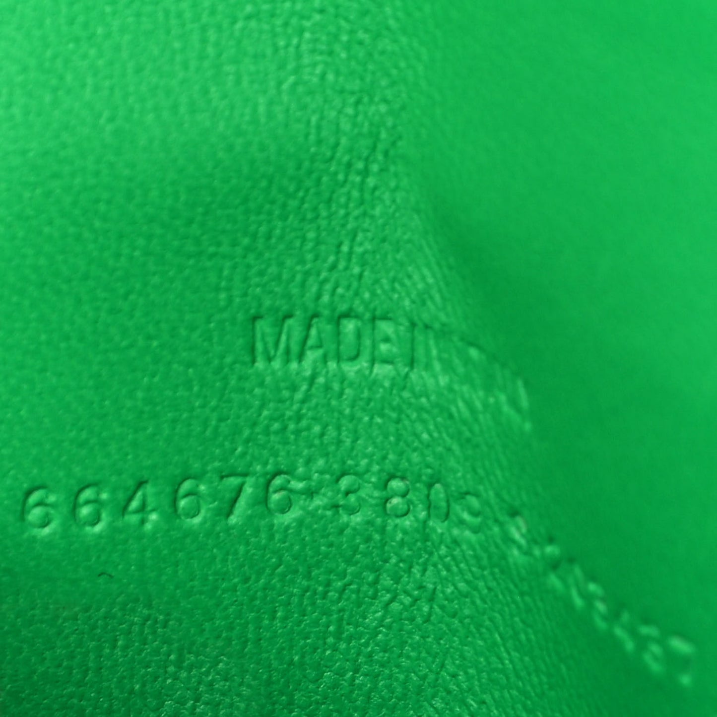 Shiny Calfskin Tonal B Crocodile Embossed Hourglass Top Handle Bag Mini with Chain Vivid Green