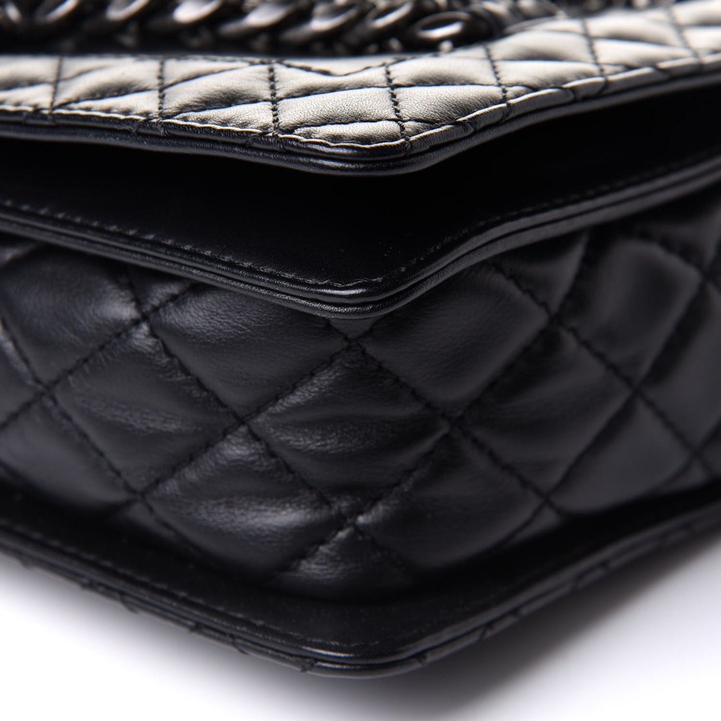 Calfskin Enchained New Medium Boy Flap Black