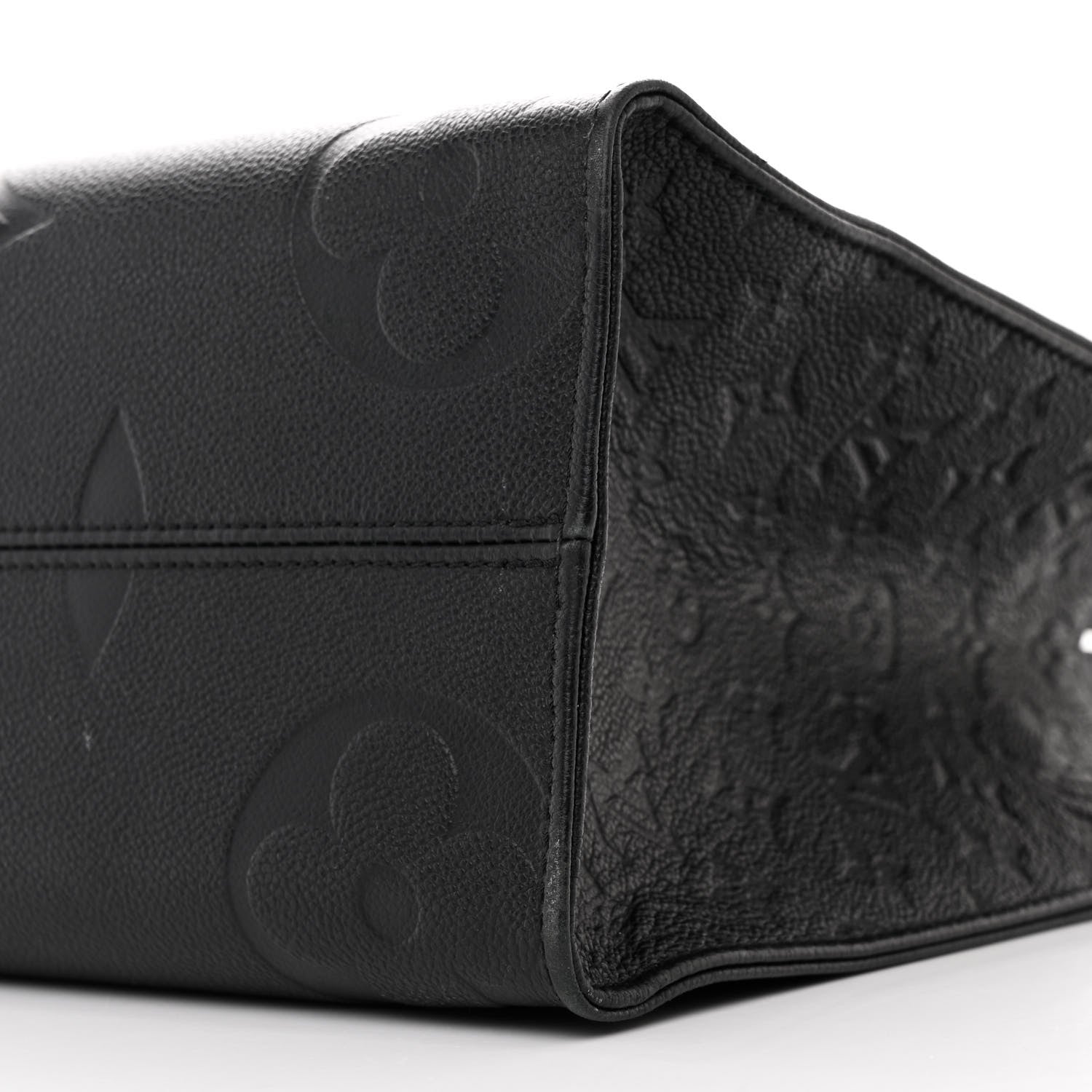 Louis Vuitton Empreinte Monogram Giant OnTheGo MM Black 9 of 9
