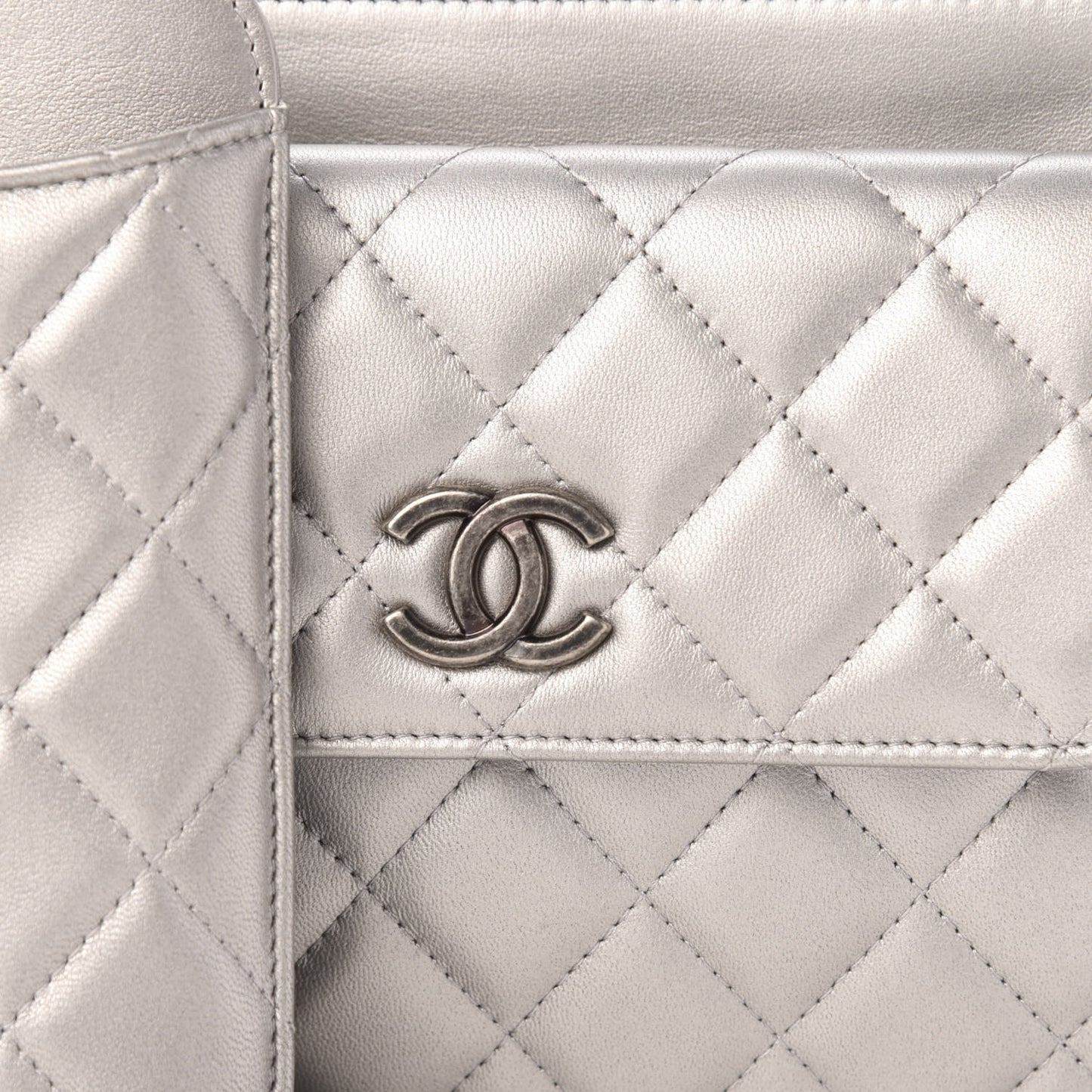 Metallic Lambskin Quilted Clutch With Chain Silver