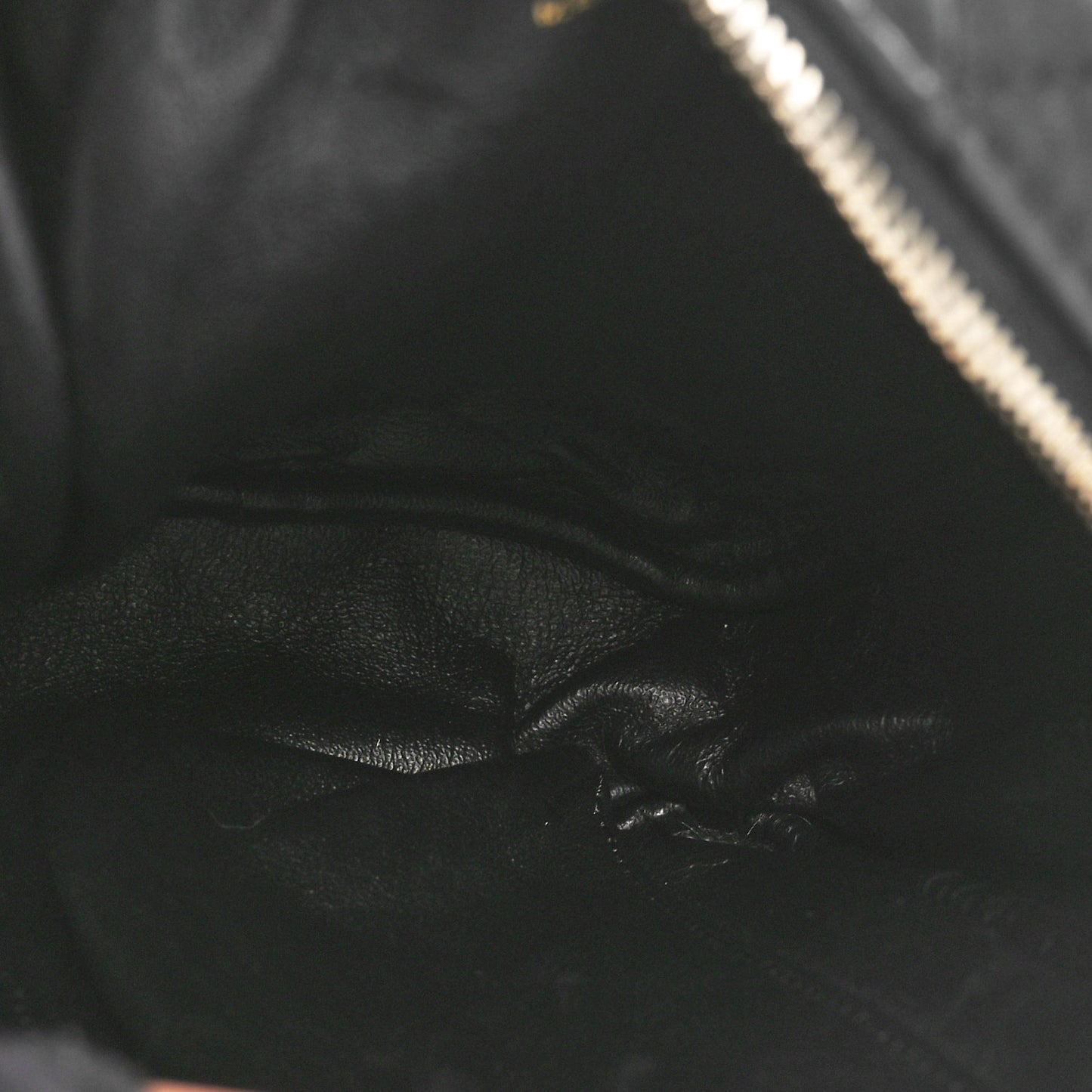 Nubuck Iridescent Calfskin Quilted Reissue Camera Case Black