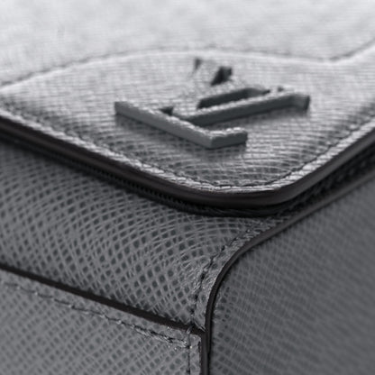 Louis Vuitton Taiga New Flap Messenger Gris 8 of 13