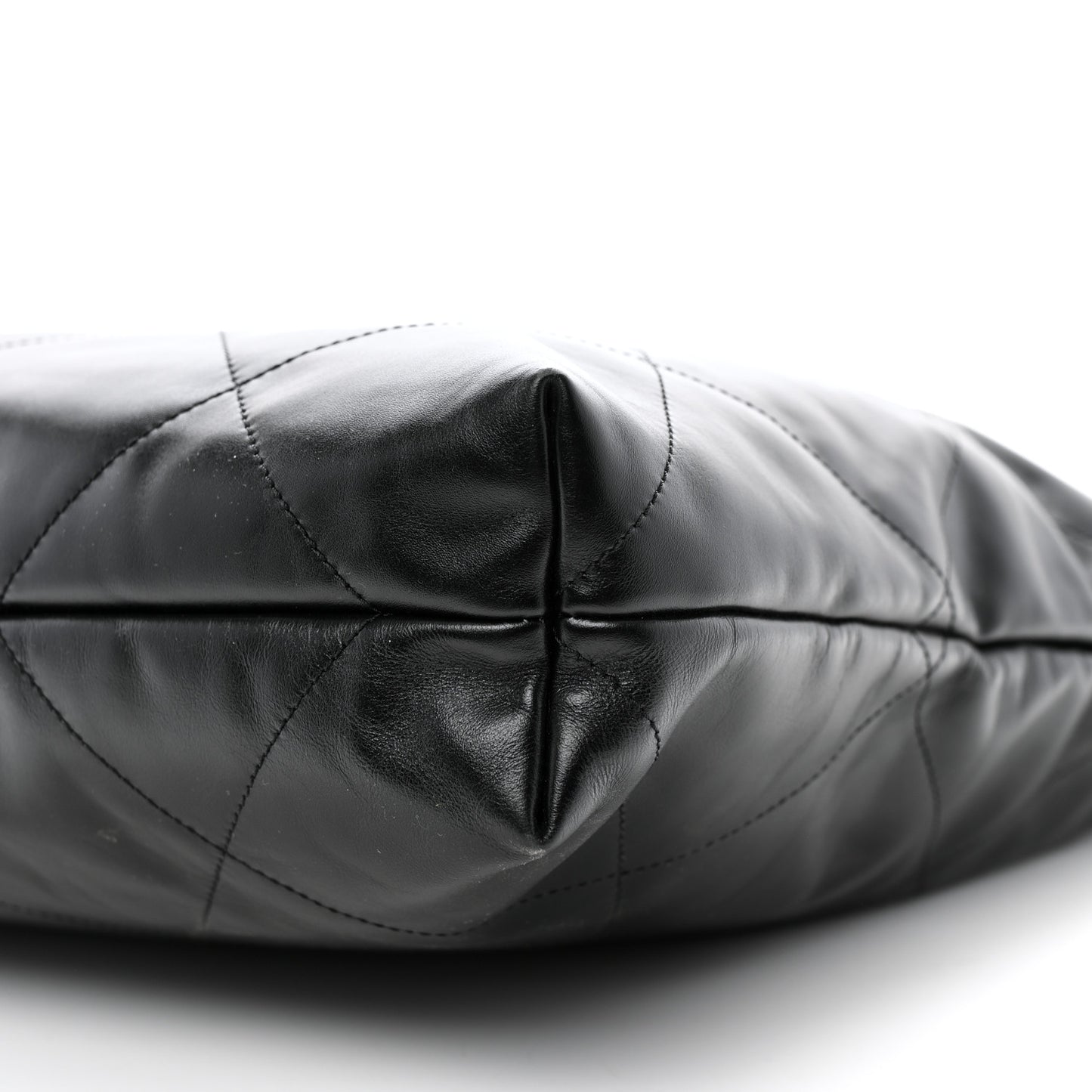 Shiny Calfskin Quilted Chanel 22 Black