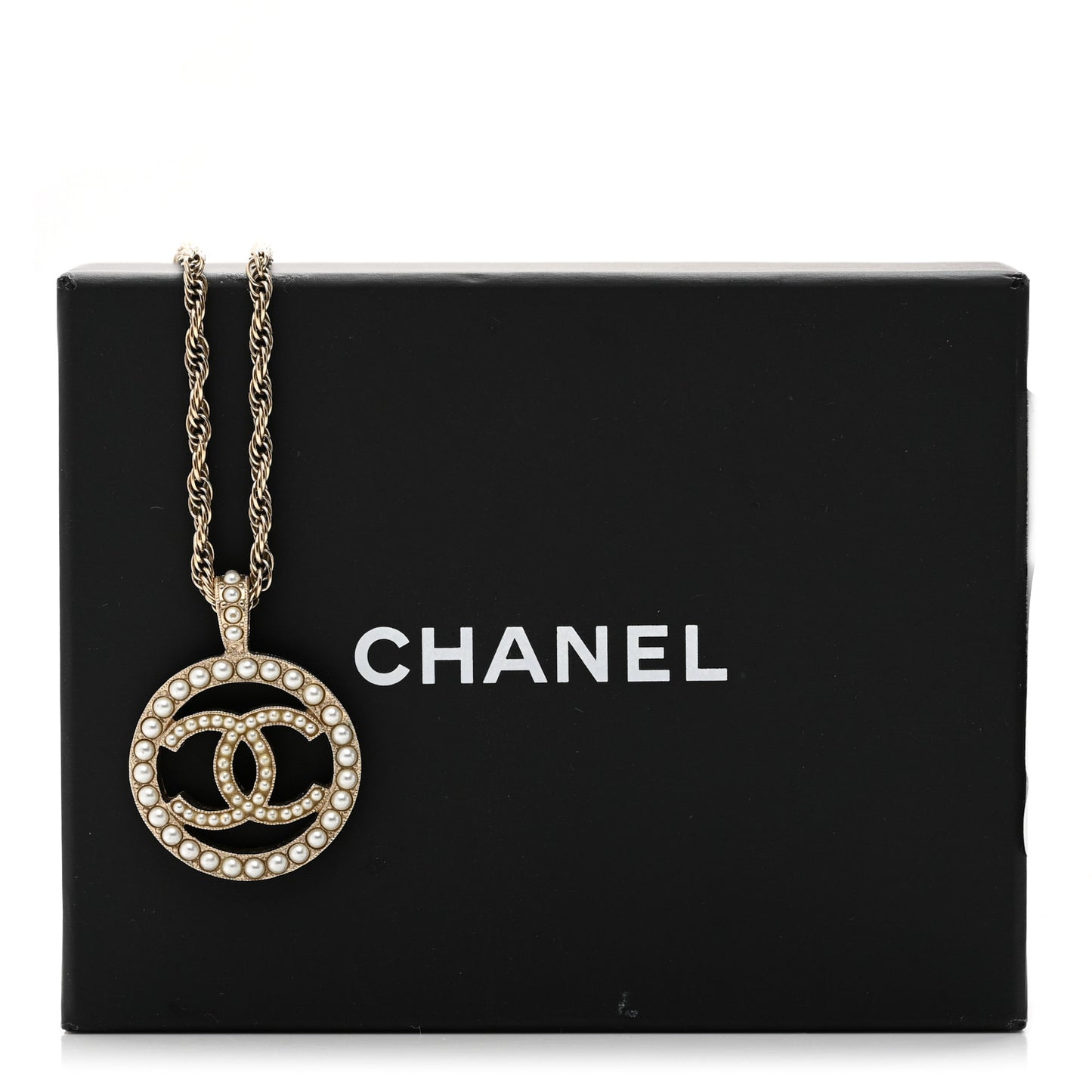 Pearl CC Round Pendant Necklace Gold
