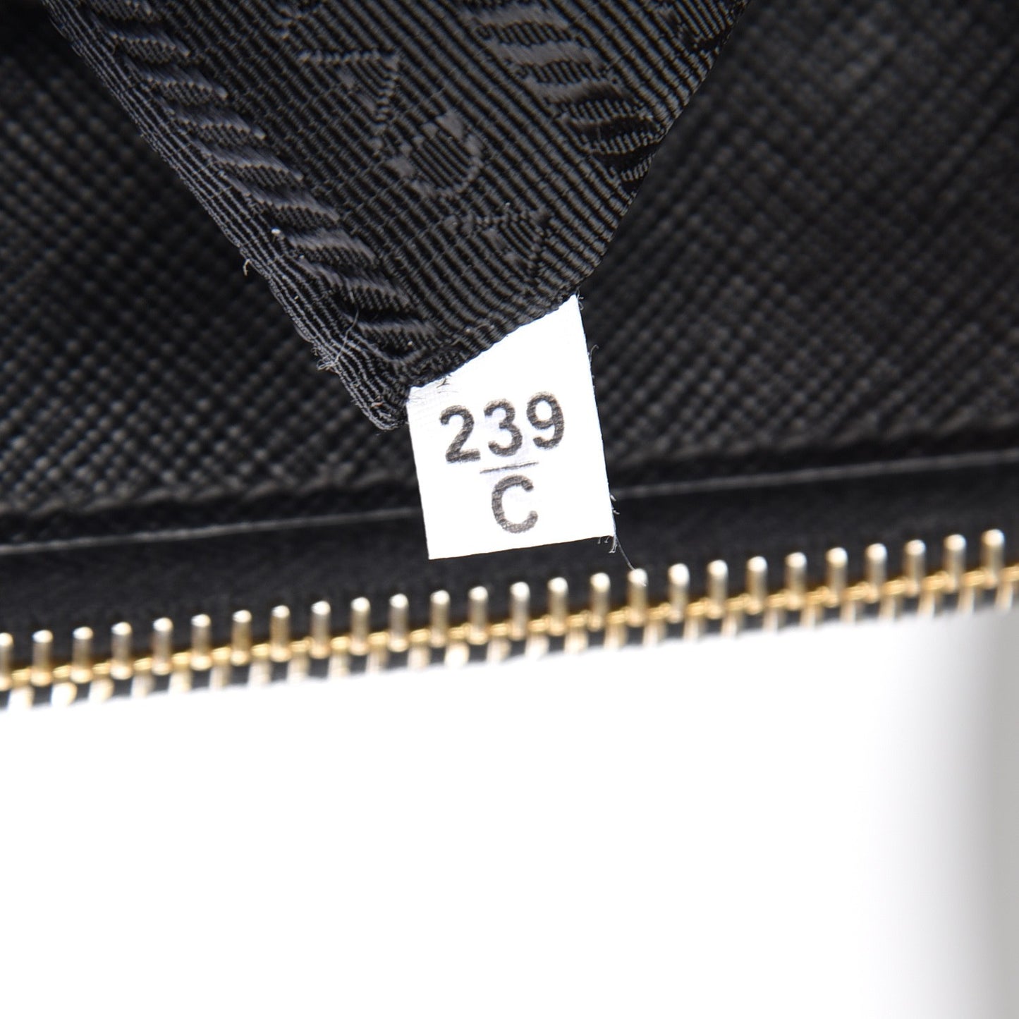 Saffiano Medium Galleria Double Zip Tote Black