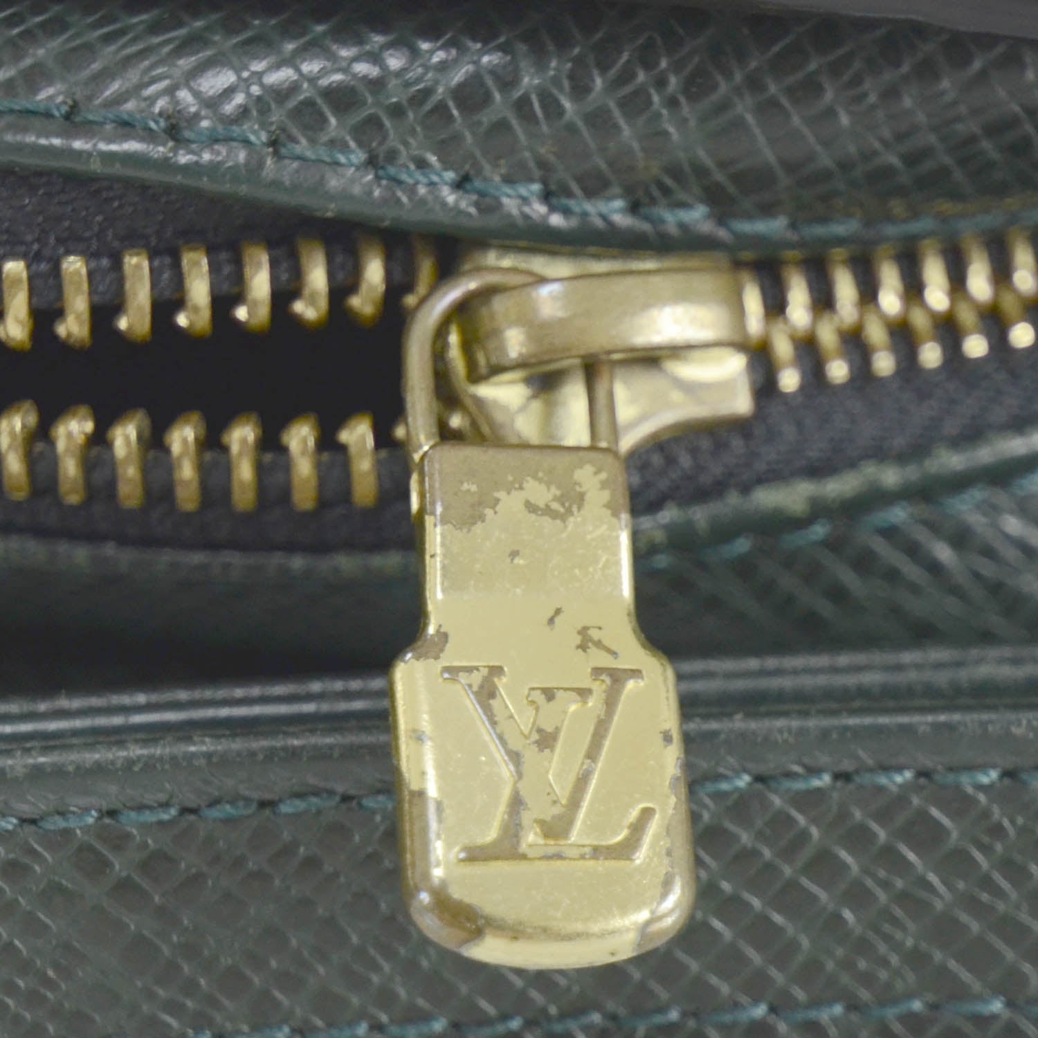 Louis Vuitton Taiga Pochette Baikal 11 of 12