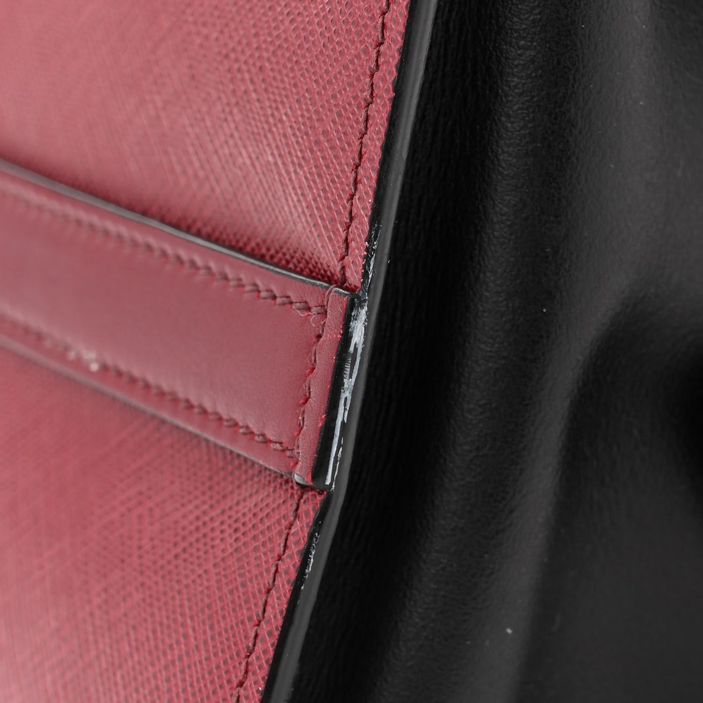 Saffiano City Calfskin Medium Esplanade Red Black