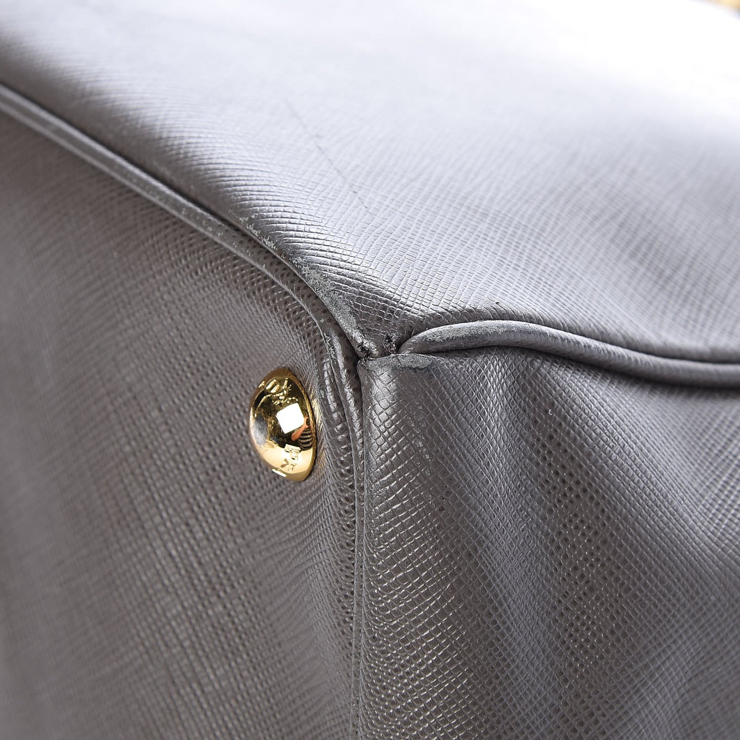 Saffiano Medium Galleria Double Zip Tote Grafite
