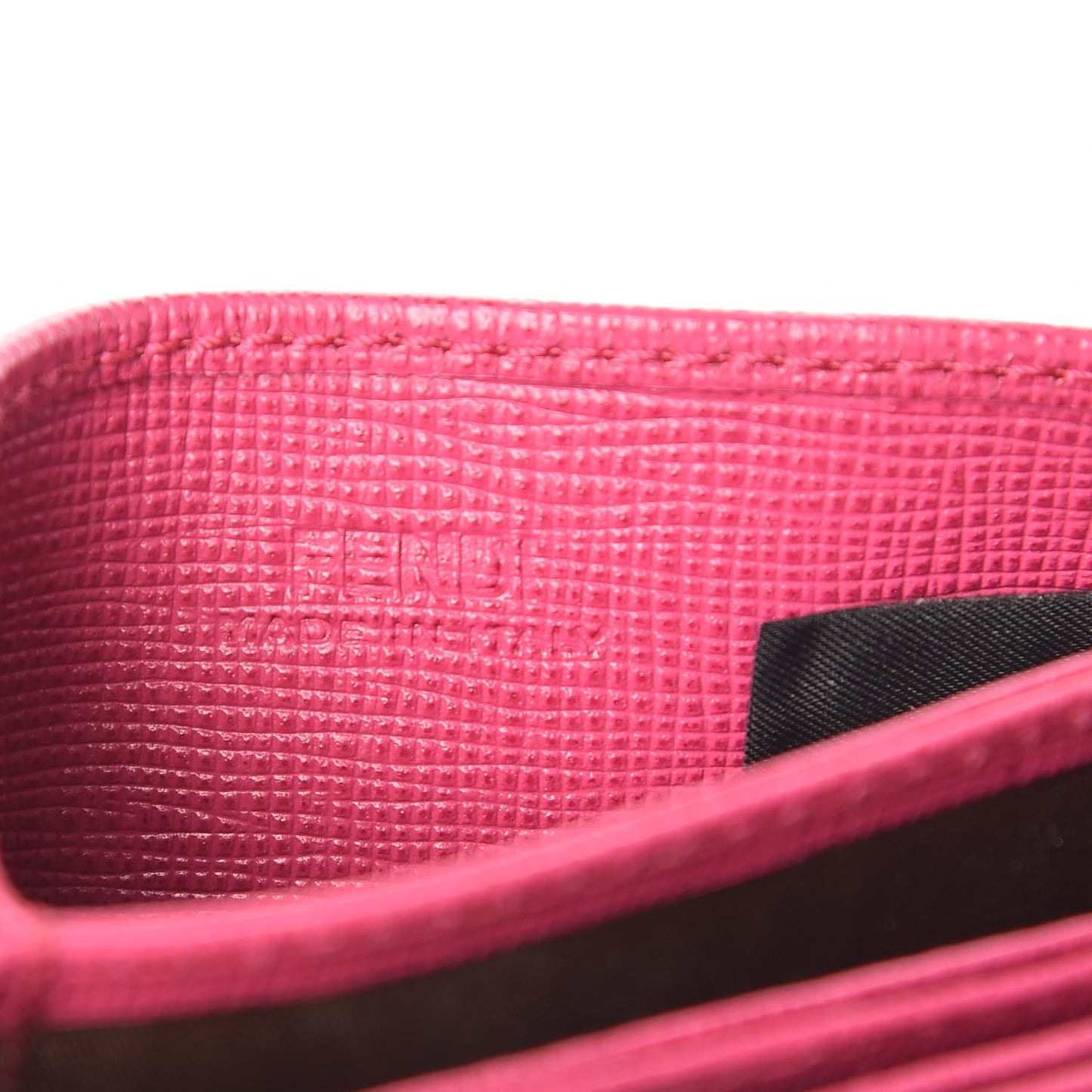 Vitello Elite Gusseted Card Holder Magenta