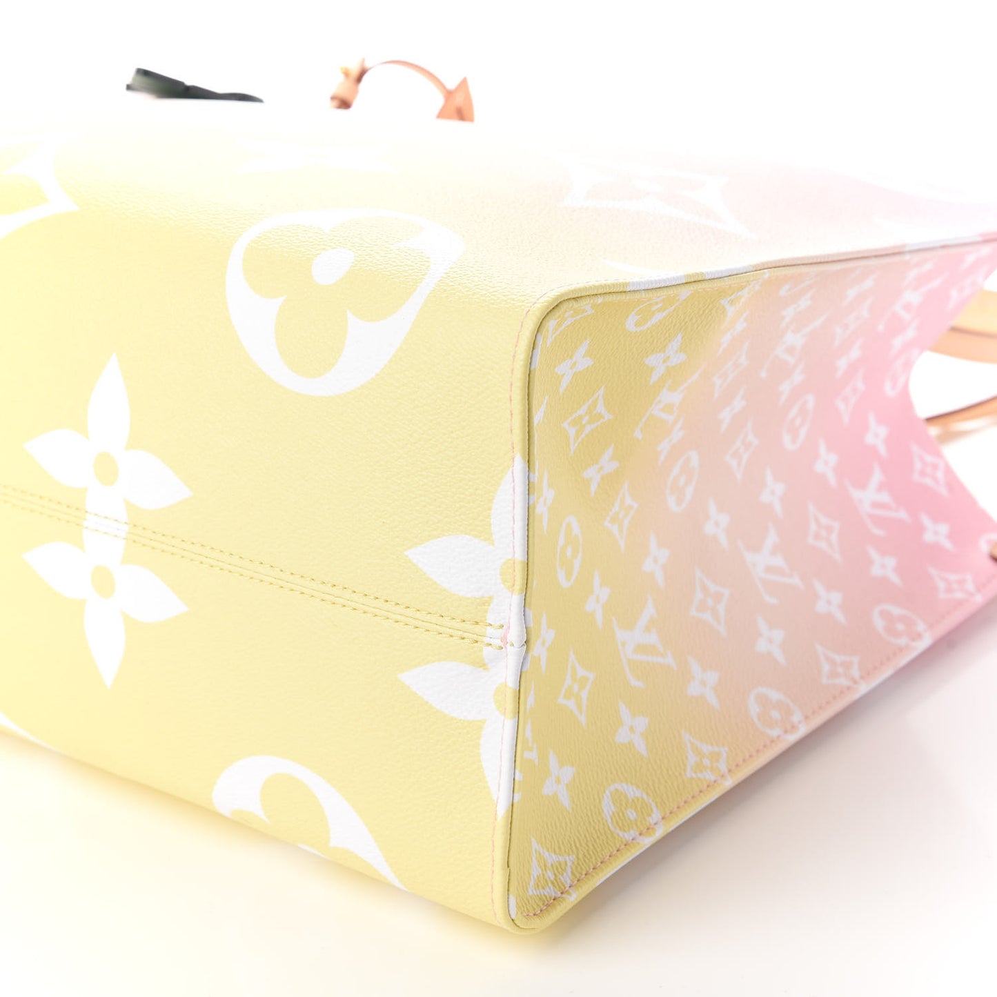 Monogram Giant By The Pool Onthego GM Light Pink