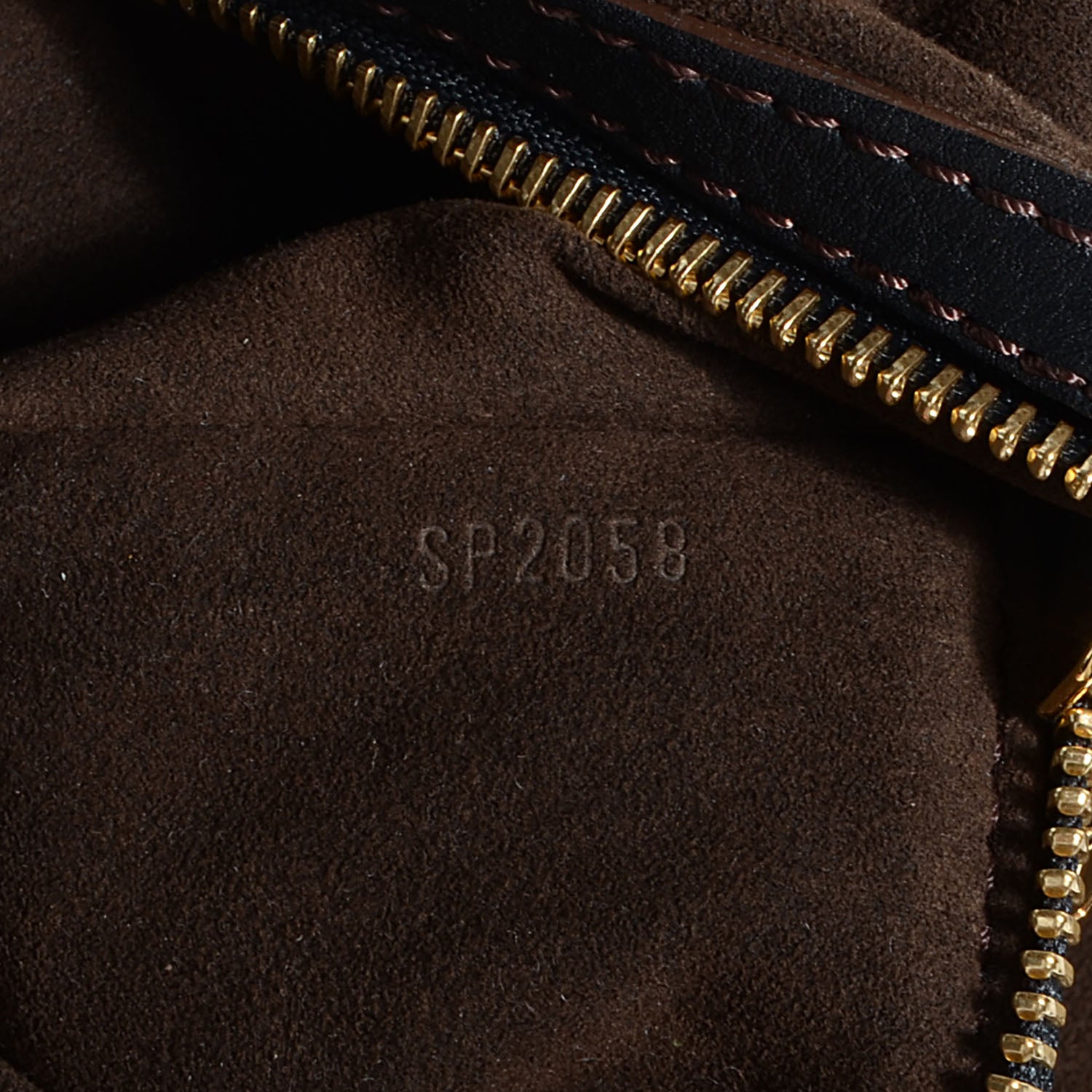 Louis Vuitton Mahina L Black 7 of 7