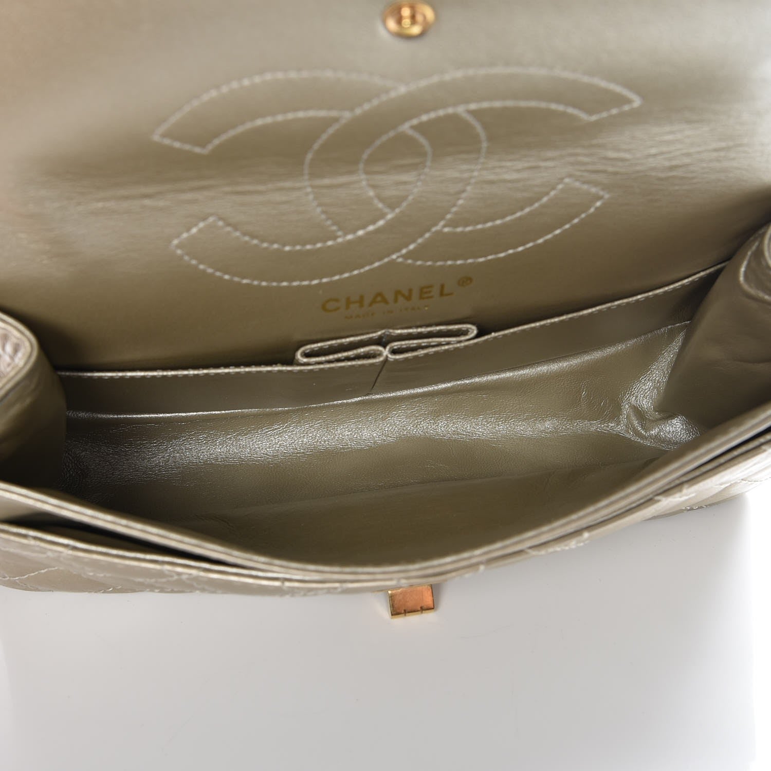 Chanel Metallic Aged Calfskin 2.55 Reissue 225 Flap Light Gold 6 of 8