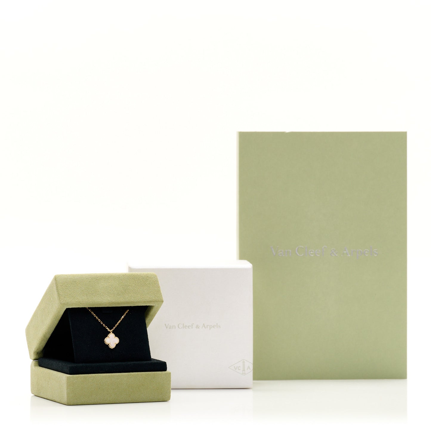18K Yellow Gold Mother of Pearl Sweet Alhambra Pendant Necklace