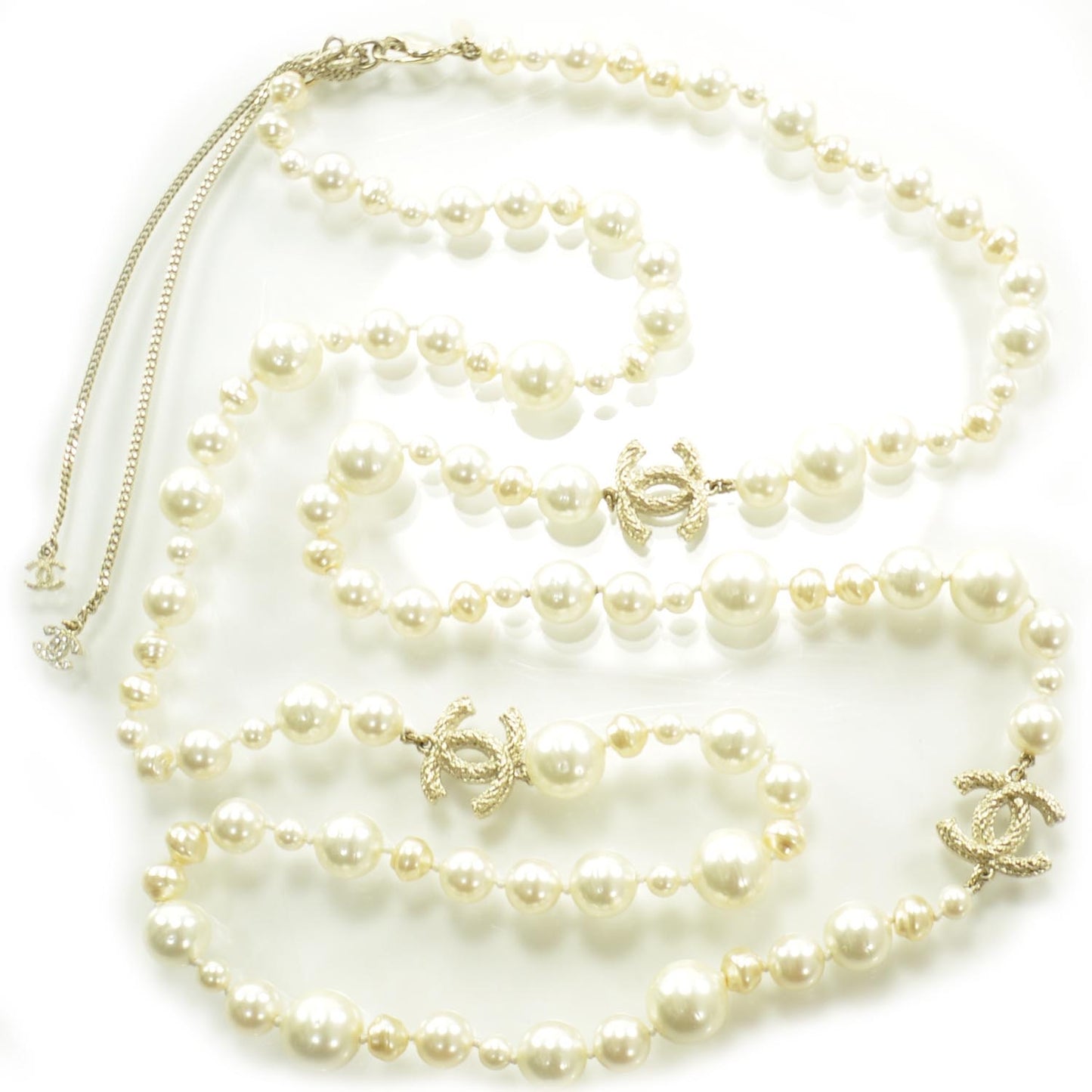 Classic CC Long Pearl Necklace Gold