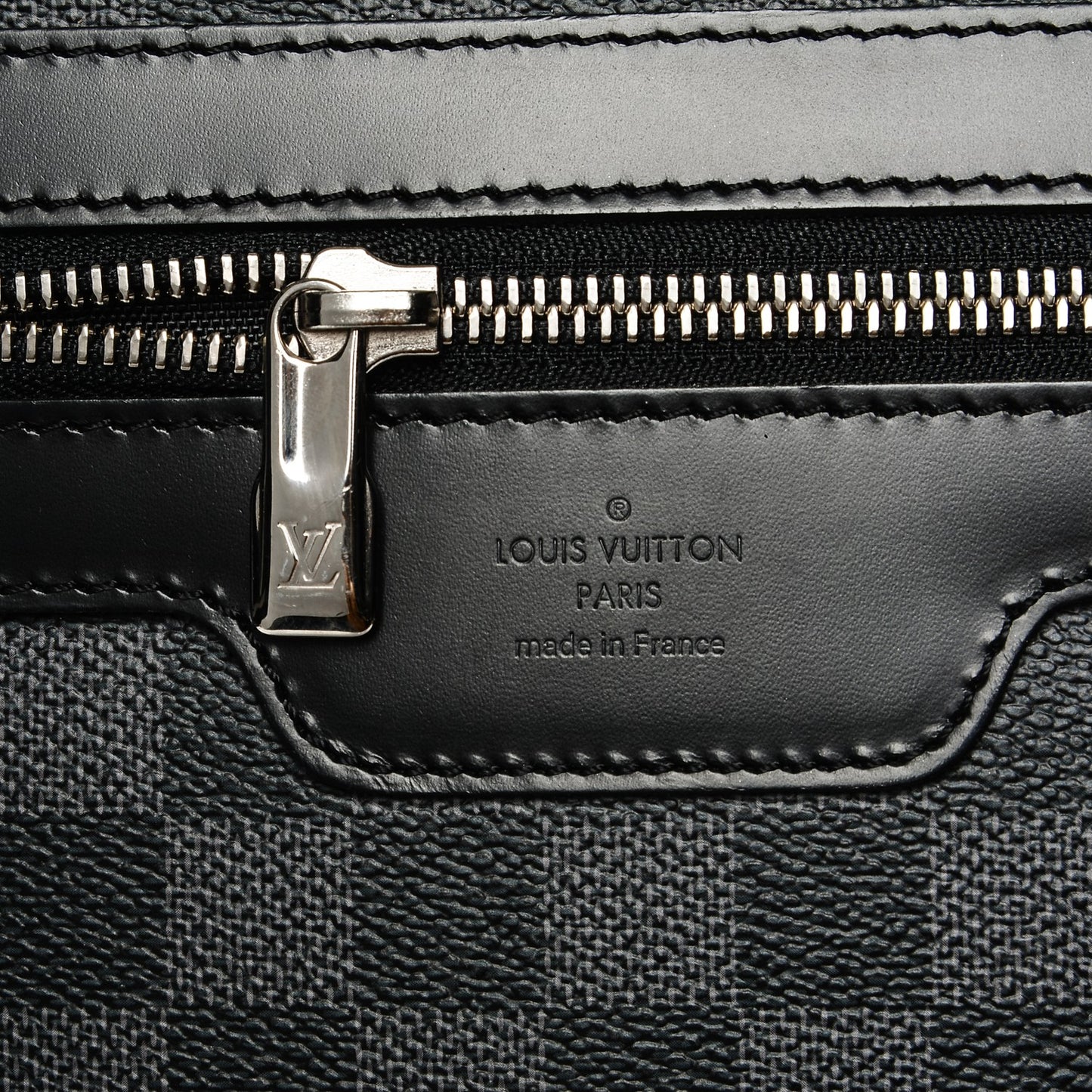 Damier Graphite Pegase 55