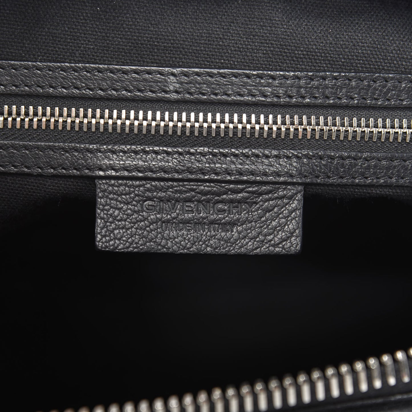 Sugar Goatskin Medium Antigona Black