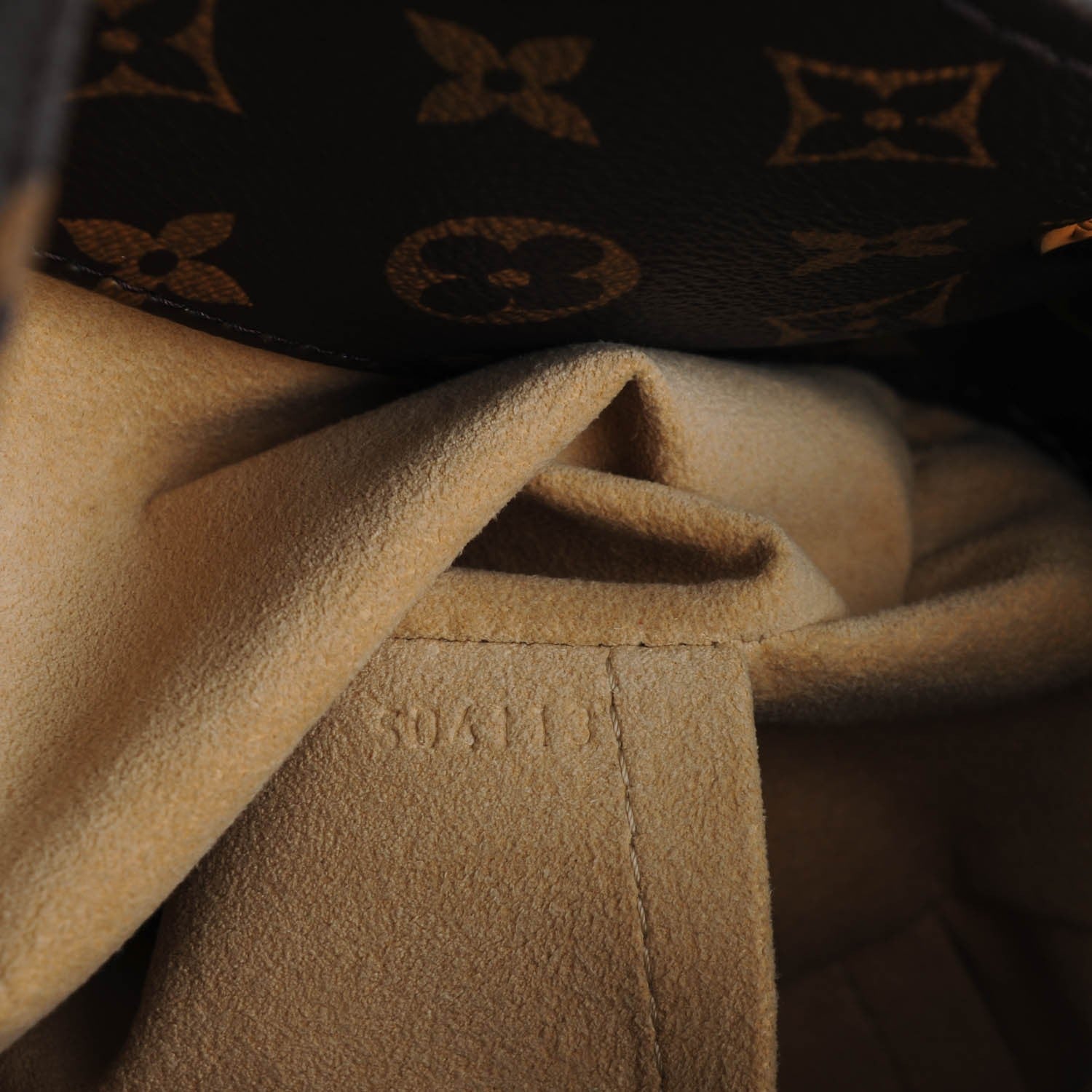 Louis Vuitton Monogram Artsy MM 8 of 8