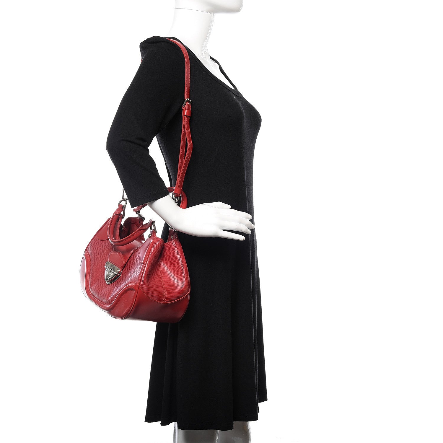Louis Vuitton Epi Montaigne Sac Rouge 2 of 15