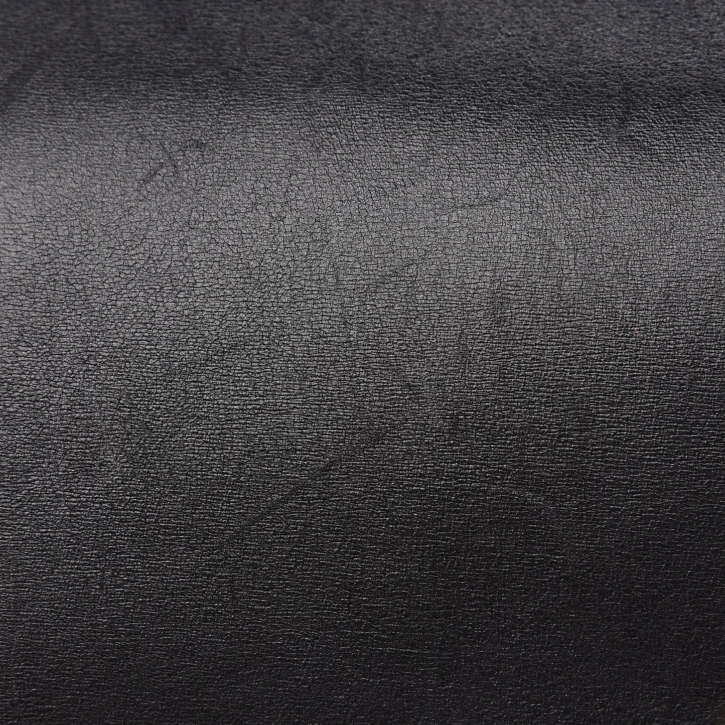Smooth Calfskin Medium Trapeze Black