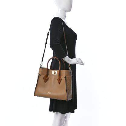Louis Vuitton Mahina On My Side Arizona 2 of 11