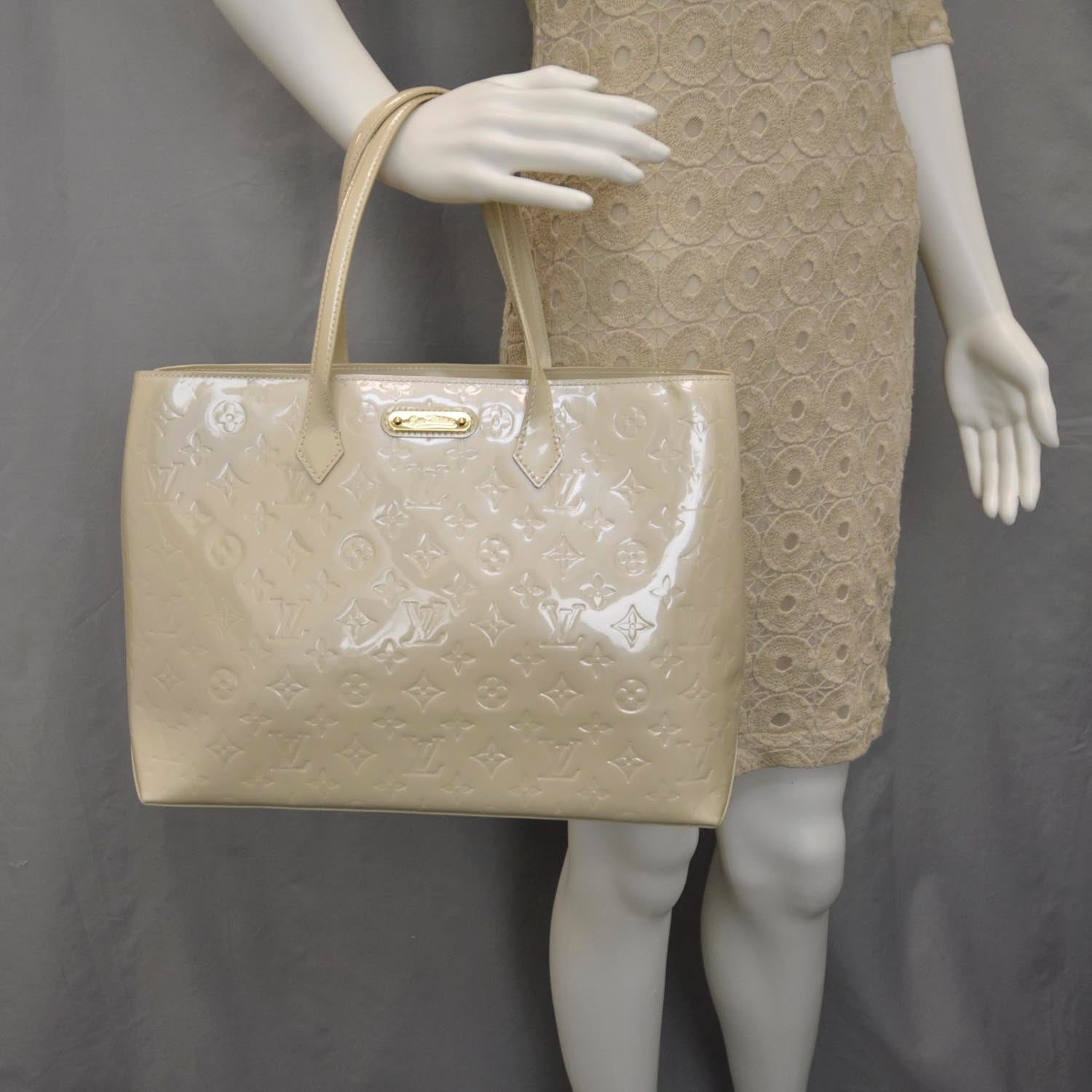 Louis Vuitton Vernis Wilshire MM Blanc Corail 2 of 10