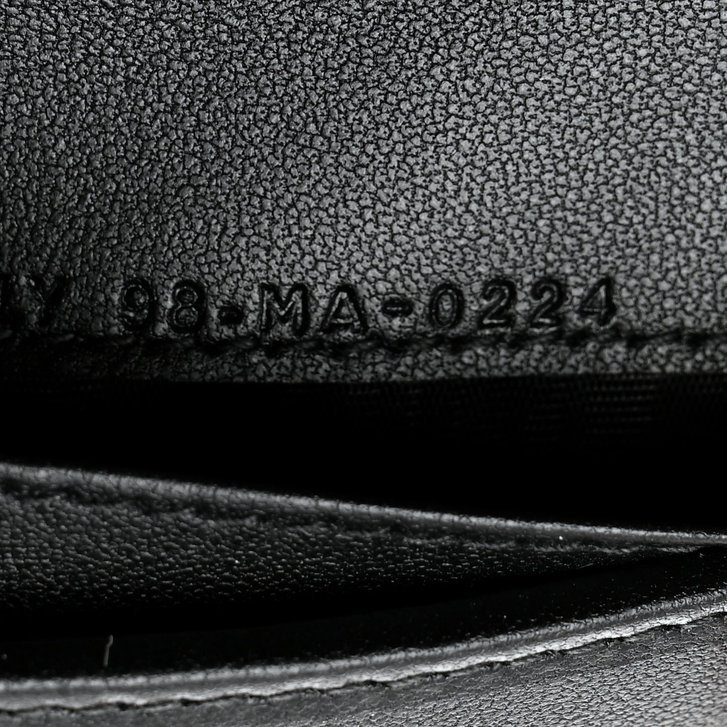 Grained Calfskin Supple Cannage Caro Scarlet Zipped Wallet Black