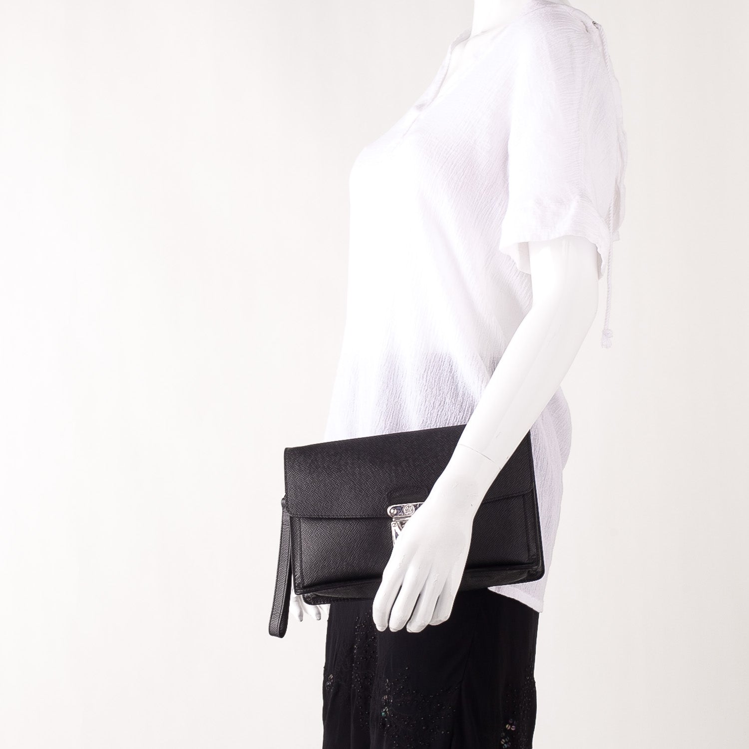 Louis Vuitton Taiga Pochette Belaia Ardoise 2 of 8