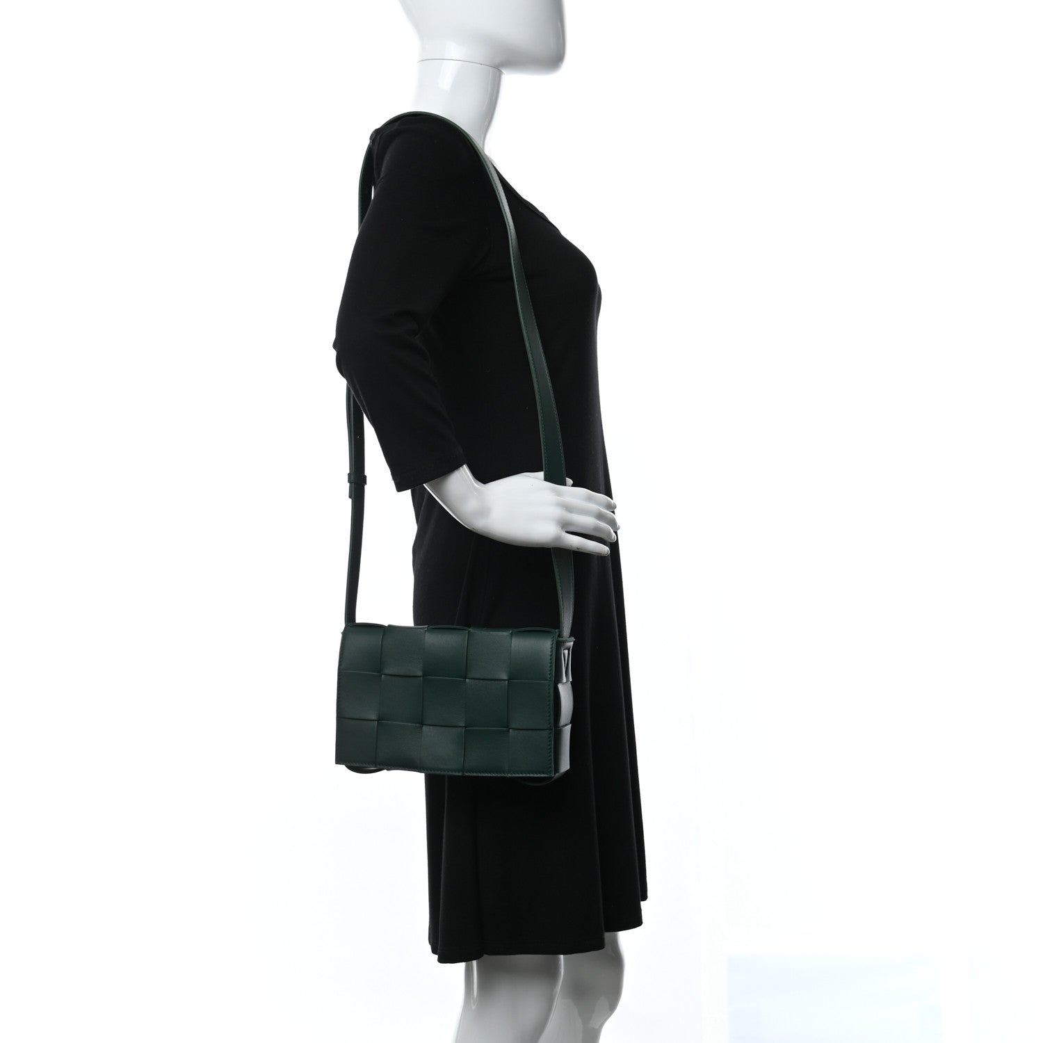 Bottega Veneta Lambskin Maxi Intrecciato Cassette Crossbody Bag Raintree Green 2 of 8